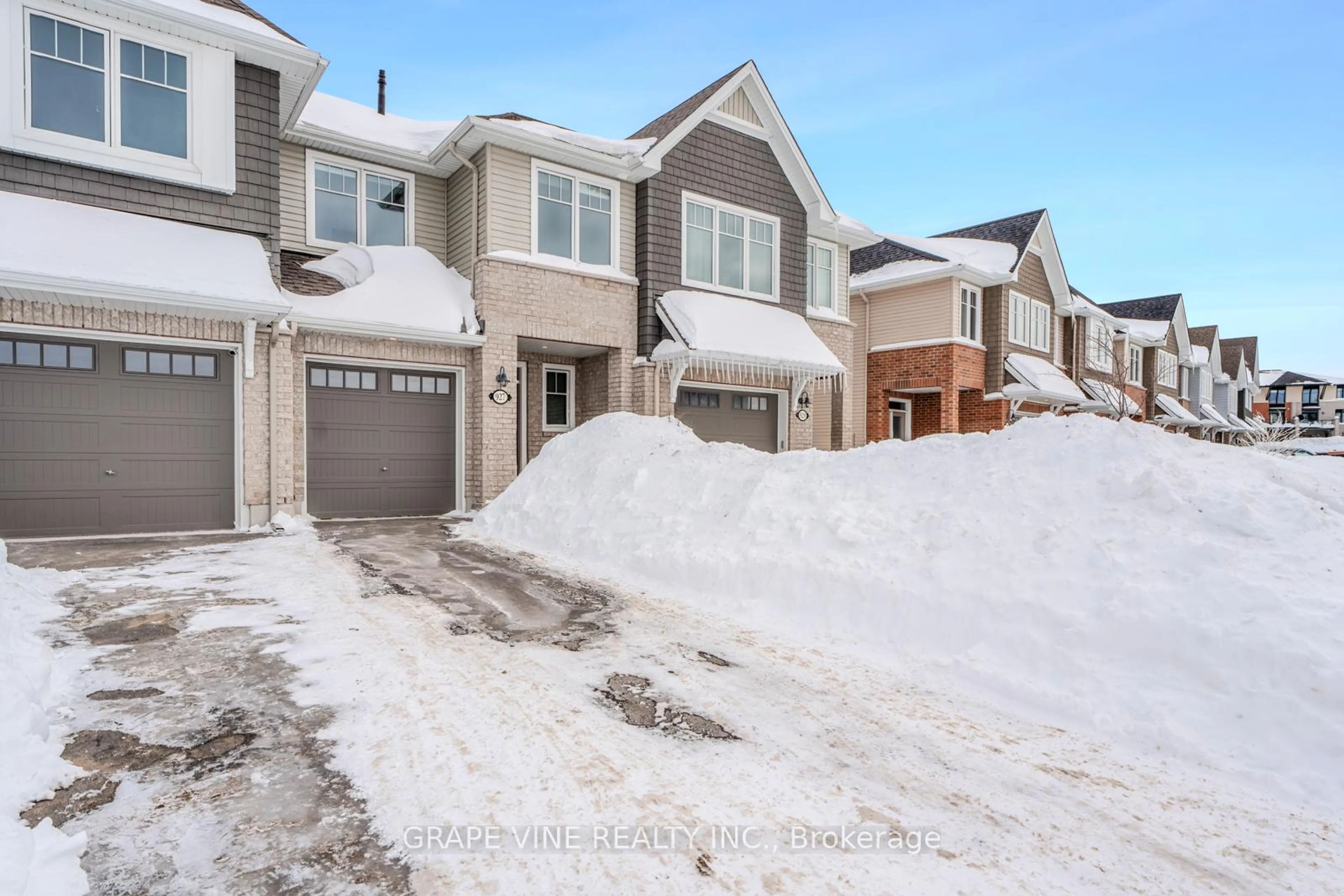 A pic from outside/outdoor area/front of a property/back of a property/a pic from drone, street for 927 Geographe Terr, Orleans - Cumberland and Area Ontario K4A 1J6