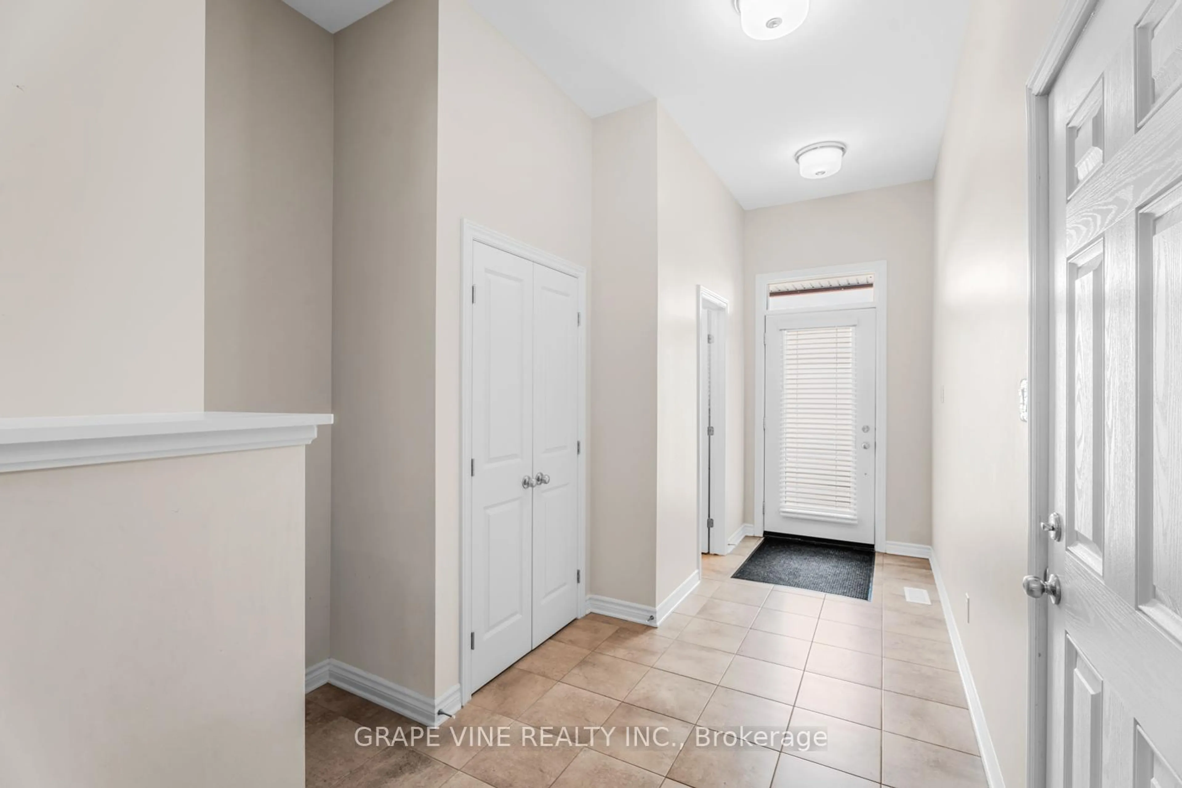 Indoor entryway for 927 Geographe Terr, Orleans - Cumberland and Area Ontario K4A 1J6