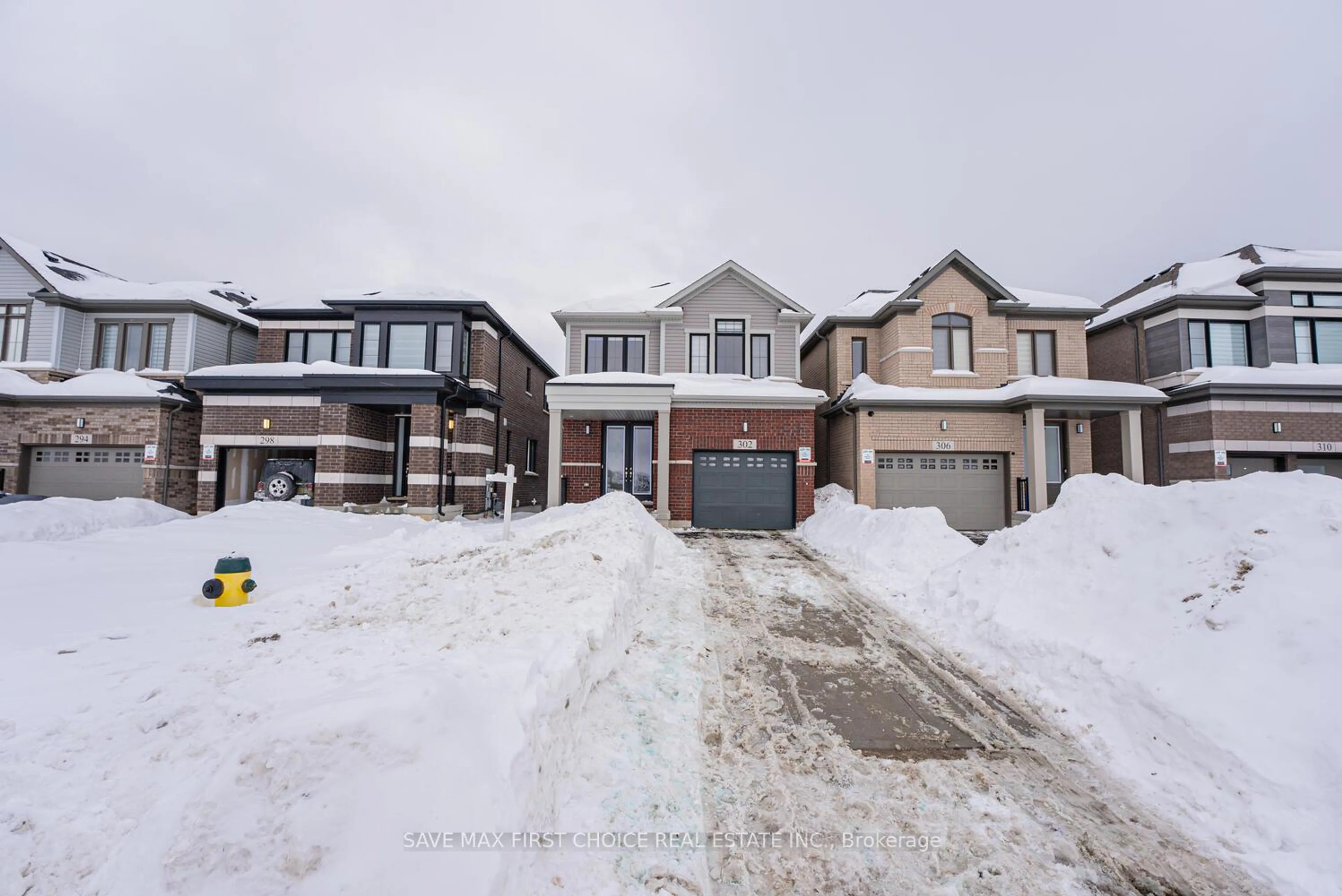 A pic from outside/outdoor area/front of a property/back of a property/a pic from drone, street for 302 Newman Dr, Cambridge Ontario N1S 0E1