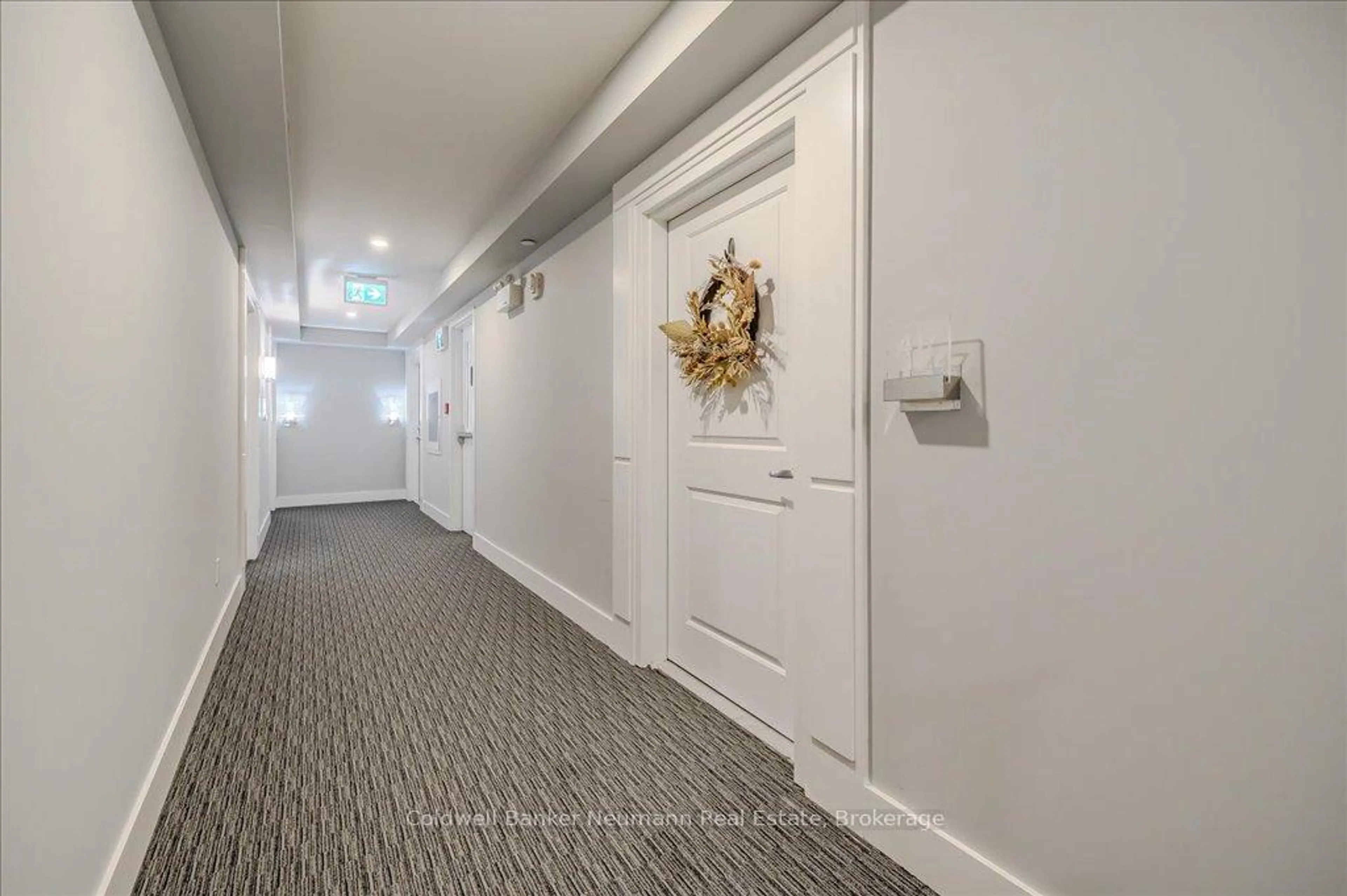 Indoor foyer for 1280 Gordon St #417, Guelph Ontario N1L 0N6