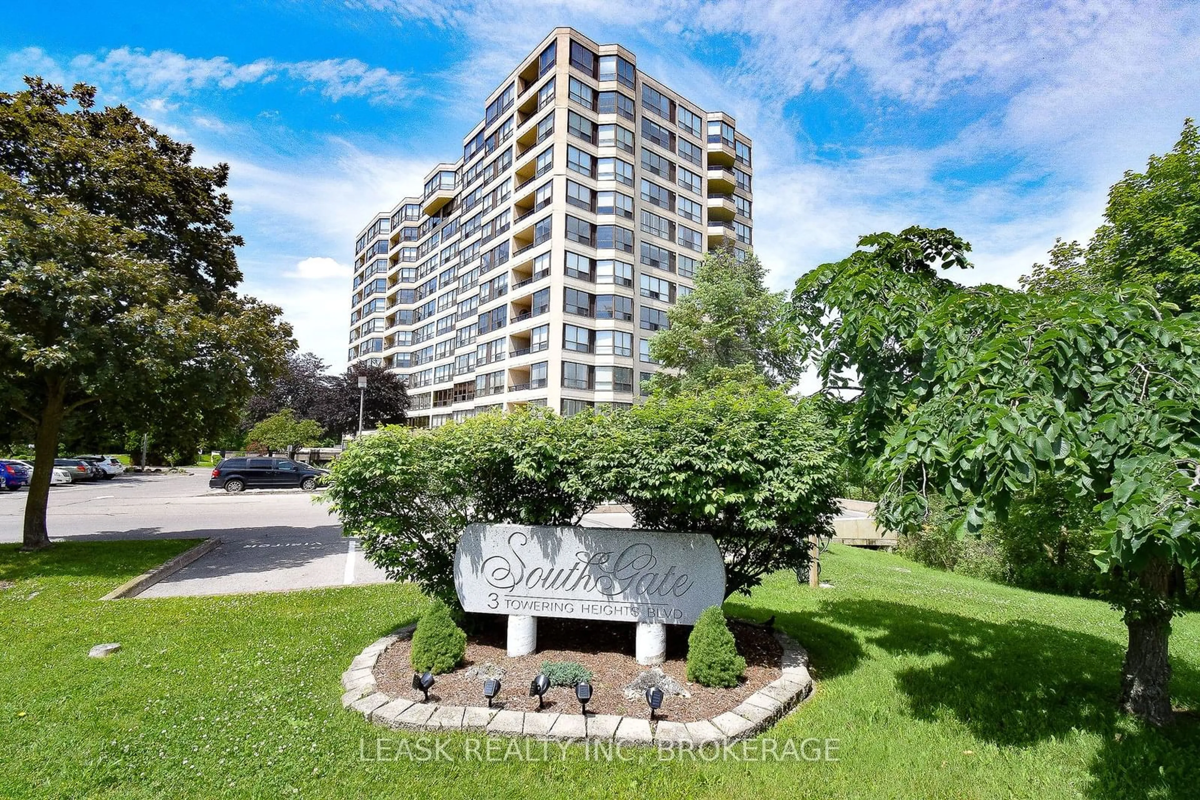 A pic from outside/outdoor area/front of a property/back of a property/a pic from drone, building for 3 TOWERING HEIGHTS Blvd #303, St. Catharines Ontario L2T 4A4