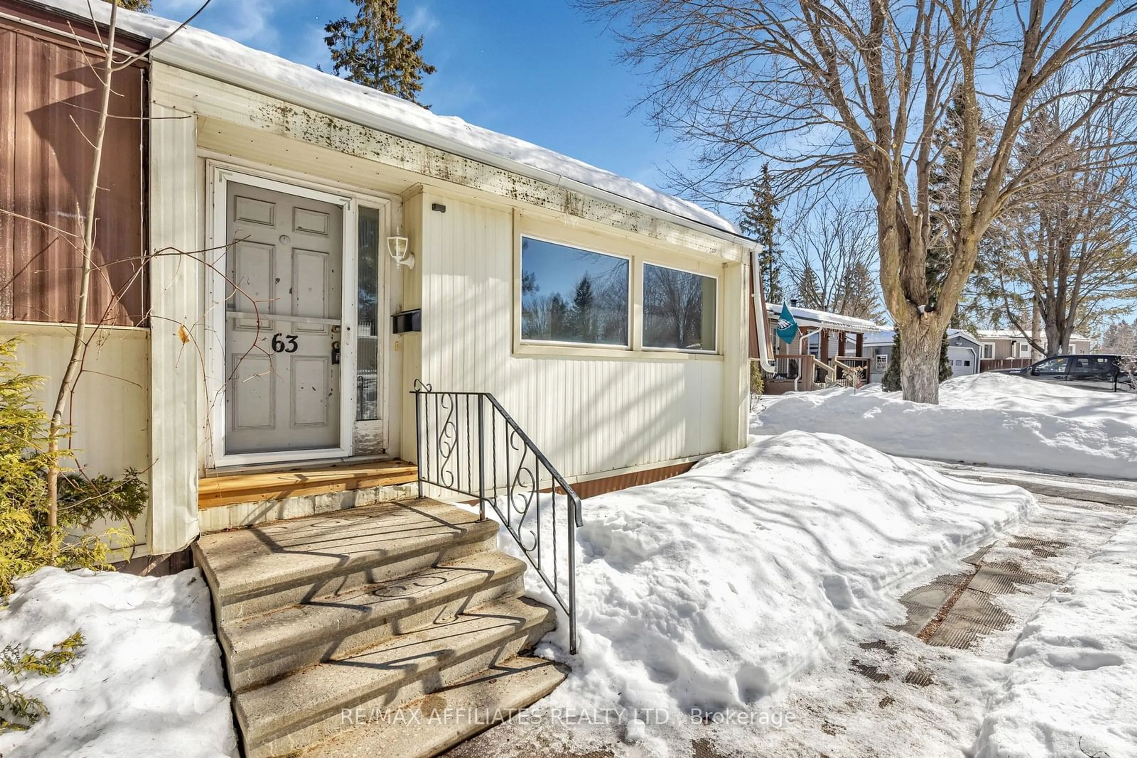 Indoor entryway for 63 Cloverloft Crt, Stittsville - Munster - Richmond Ontario K2S 1T2