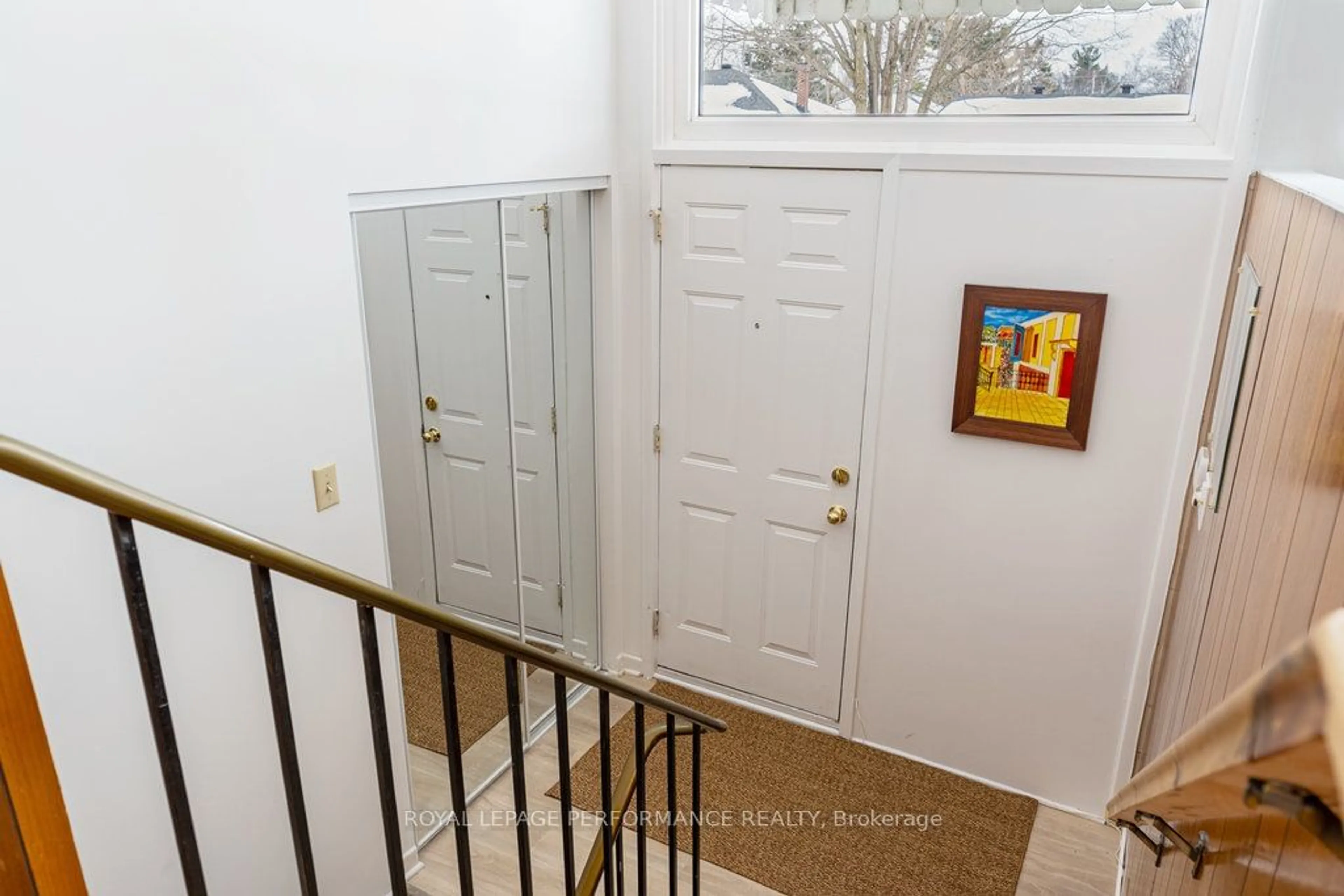 Indoor entryway for 13 Barlyn Ave, Cityview - Parkwoods Hills - Rideau Shore Ontario K2E 5C9