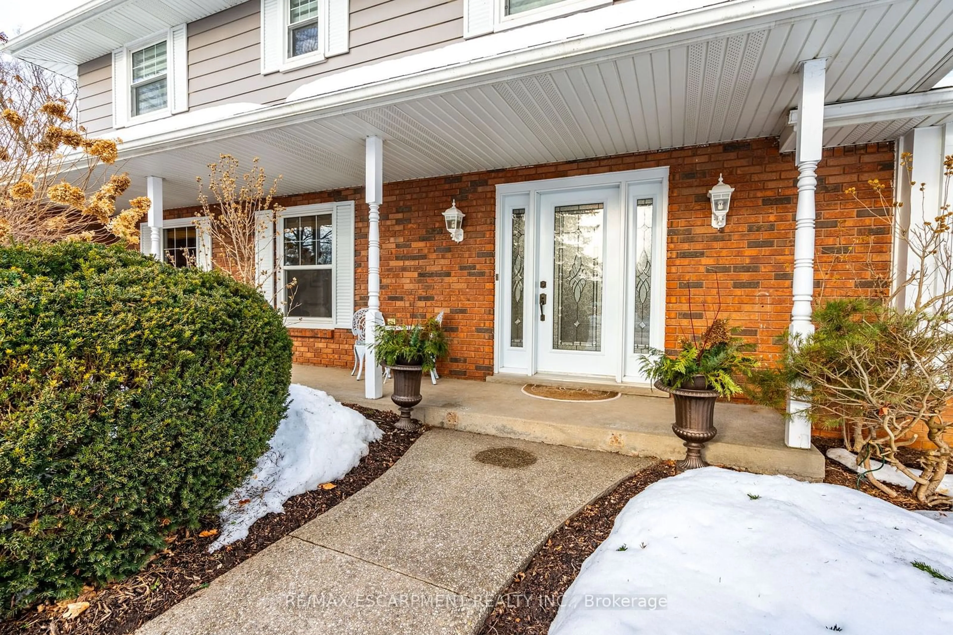 Indoor entryway for 13 Wildan Dr, Hamilton Ontario L8N 2Z7