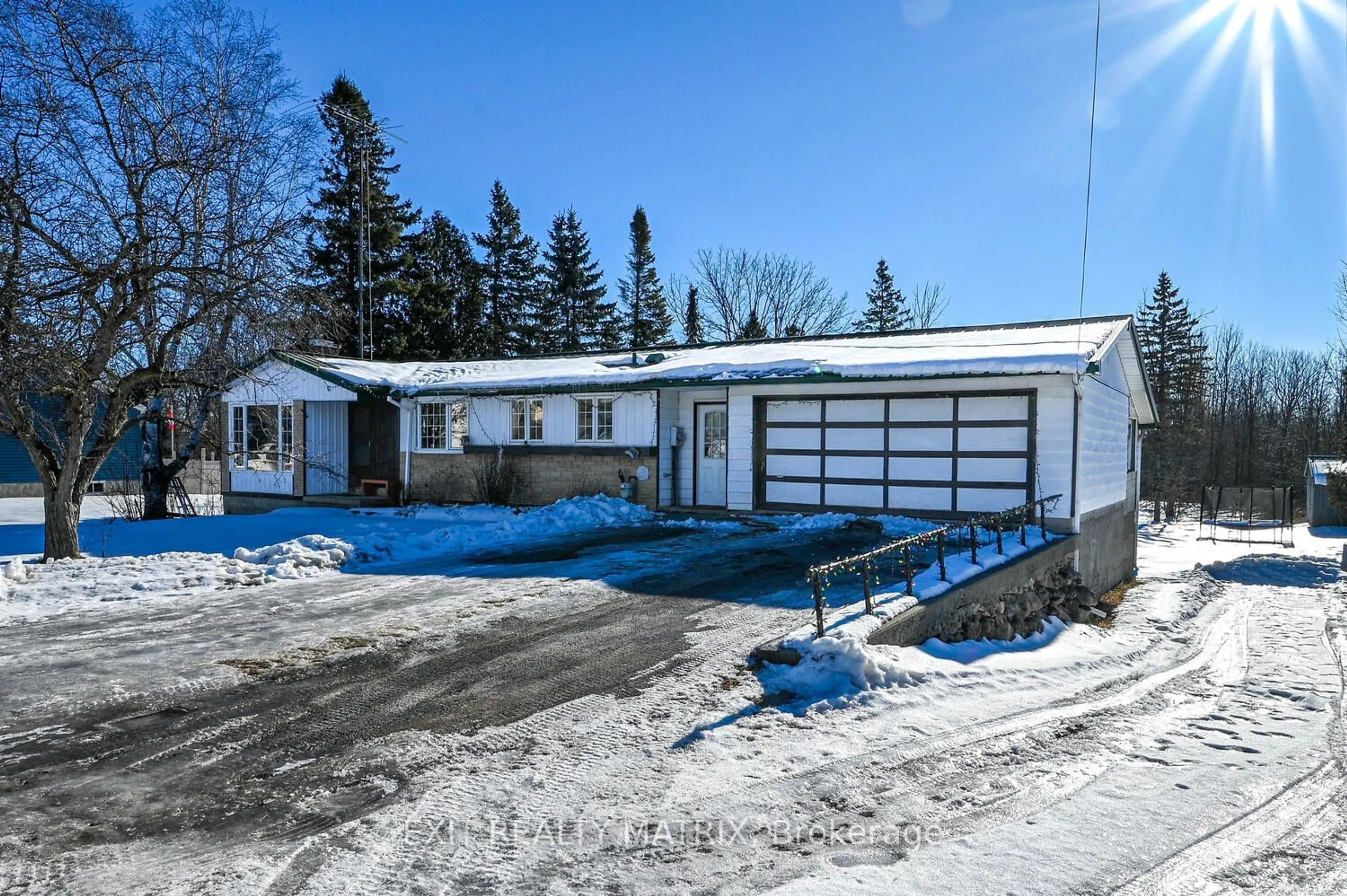 A pic from outside/outdoor area/front of a property/back of a property/a pic from drone, street for 7776 Lawrence St, Greely - Metcalfe - Osgoode - Vernon and Area Ontario K0A 3J0