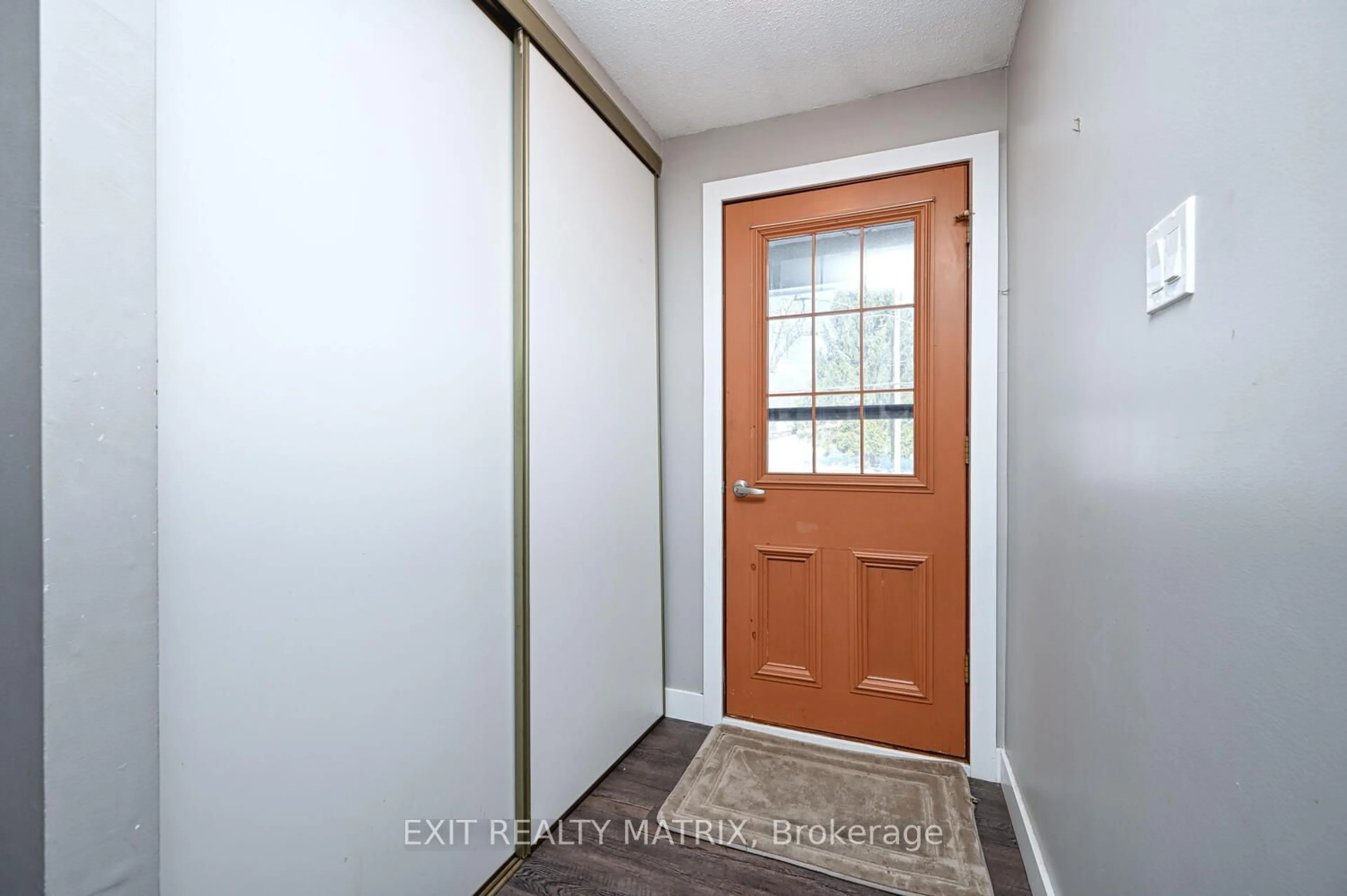 Indoor entryway for 7776 Lawrence St, Greely - Metcalfe - Osgoode - Vernon and Area Ontario K0A 3J0