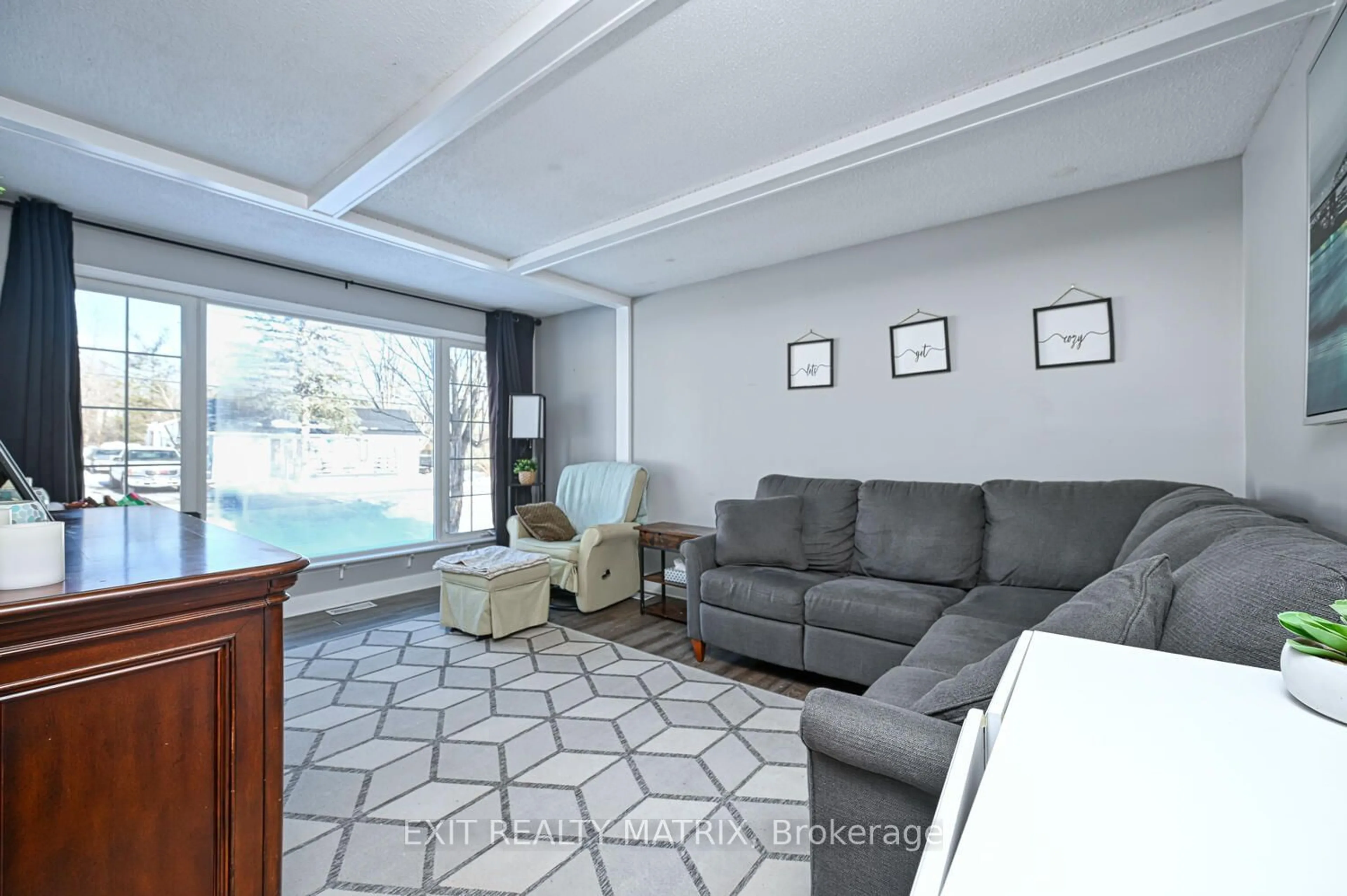 Living room with furniture, unknown for 7776 Lawrence St, Greely - Metcalfe - Osgoode - Vernon and Area Ontario K0A 3J0