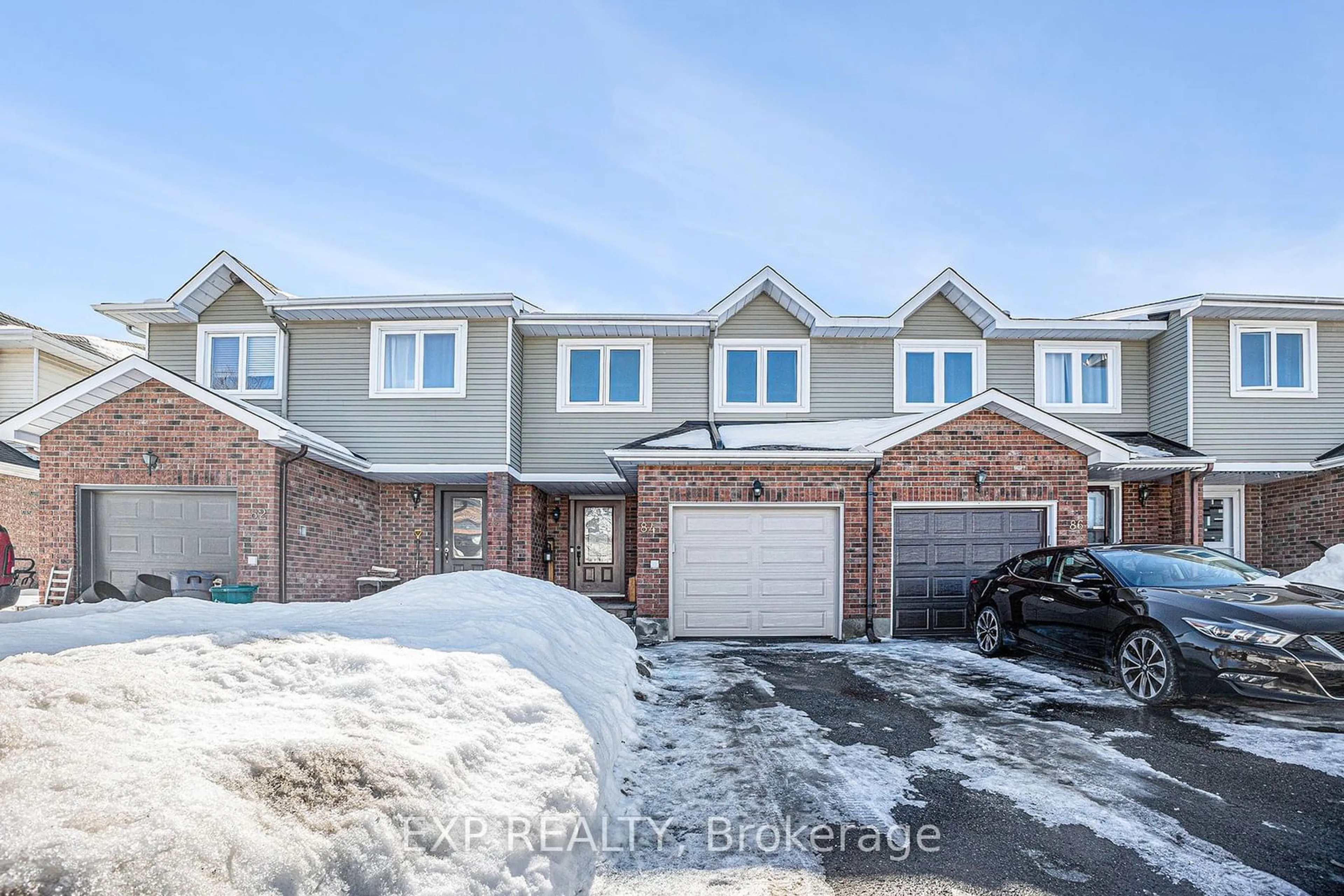 A pic from outside/outdoor area/front of a property/back of a property/a pic from drone, street for 84 Woodford Way, Barrhaven Ontario K2J 4B5