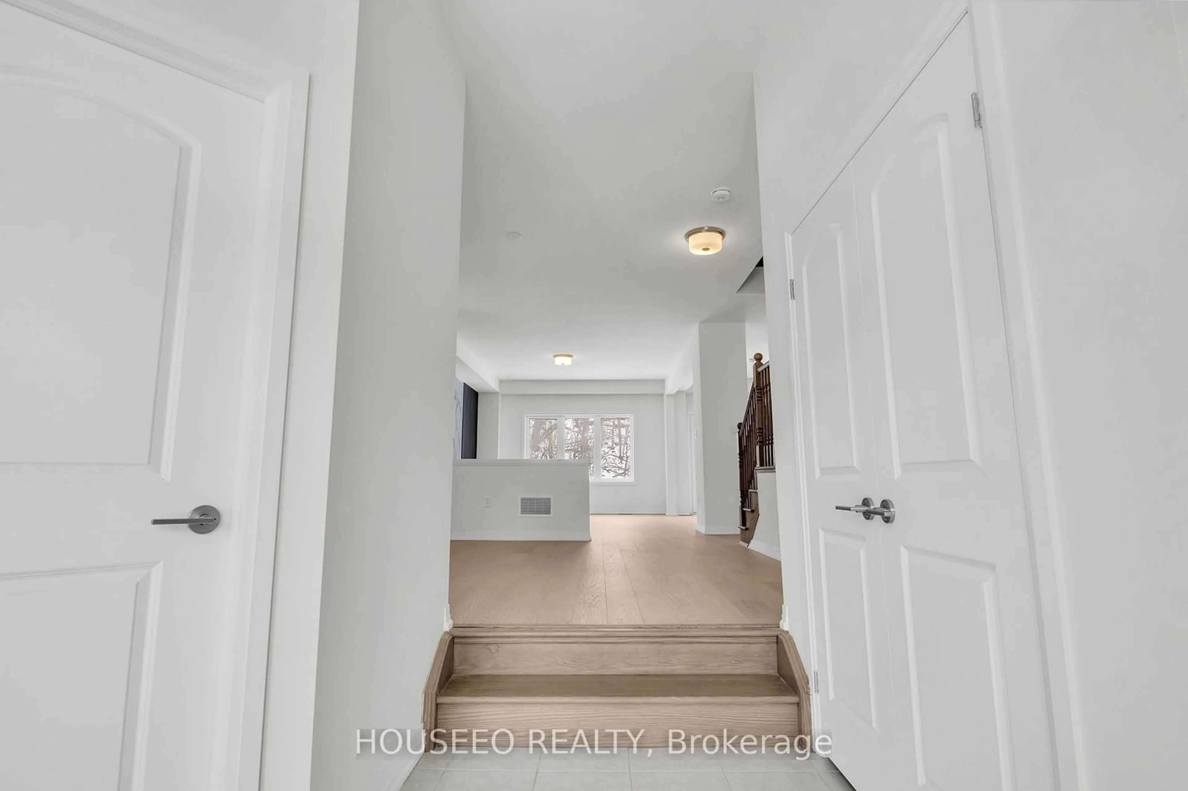 Indoor entryway for 87 Macklin St, Brantford Ontario N3V 0B8