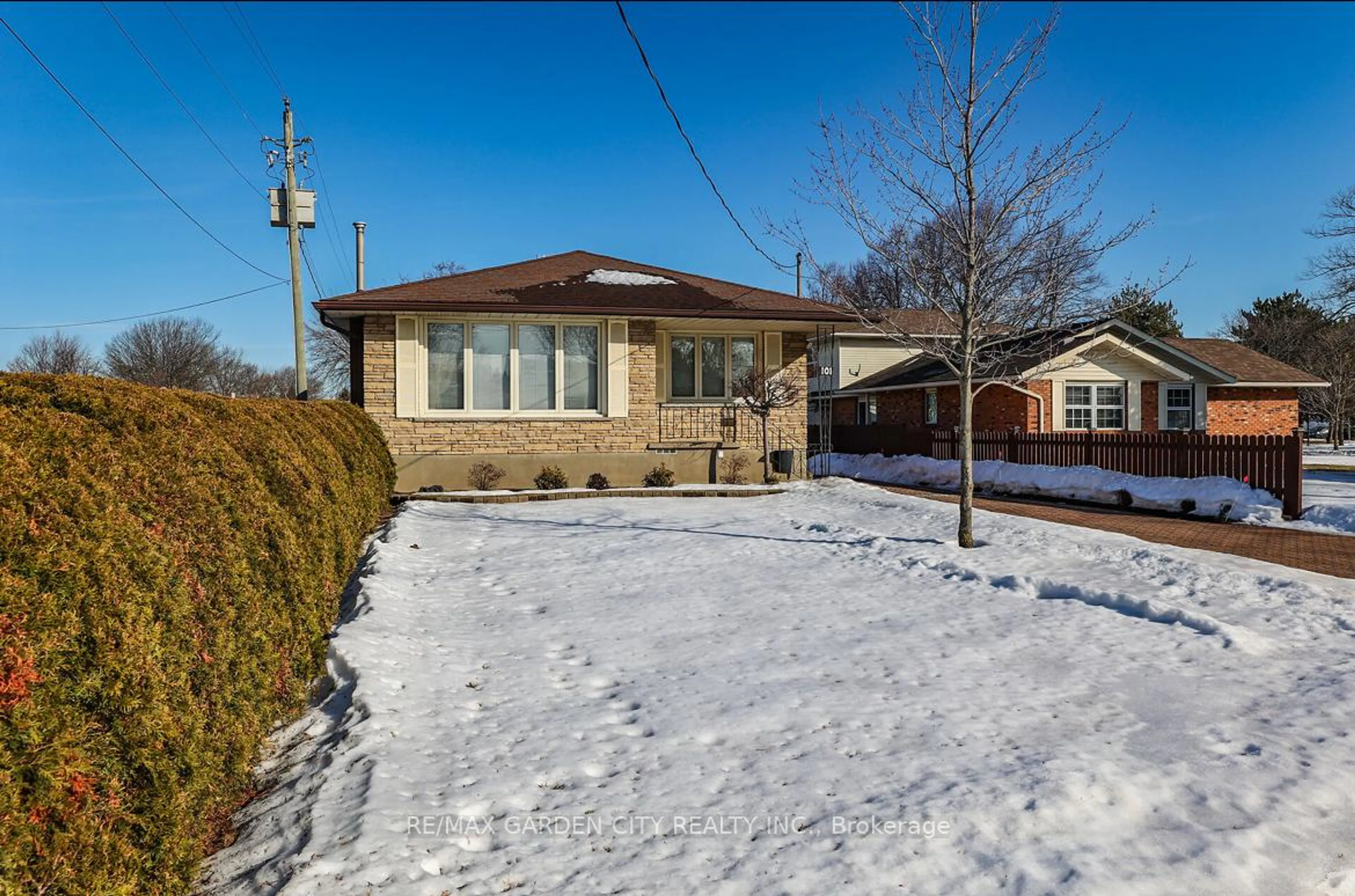 Unknown for 101 Scott St, St. Catharines Ontario L2N 1G8