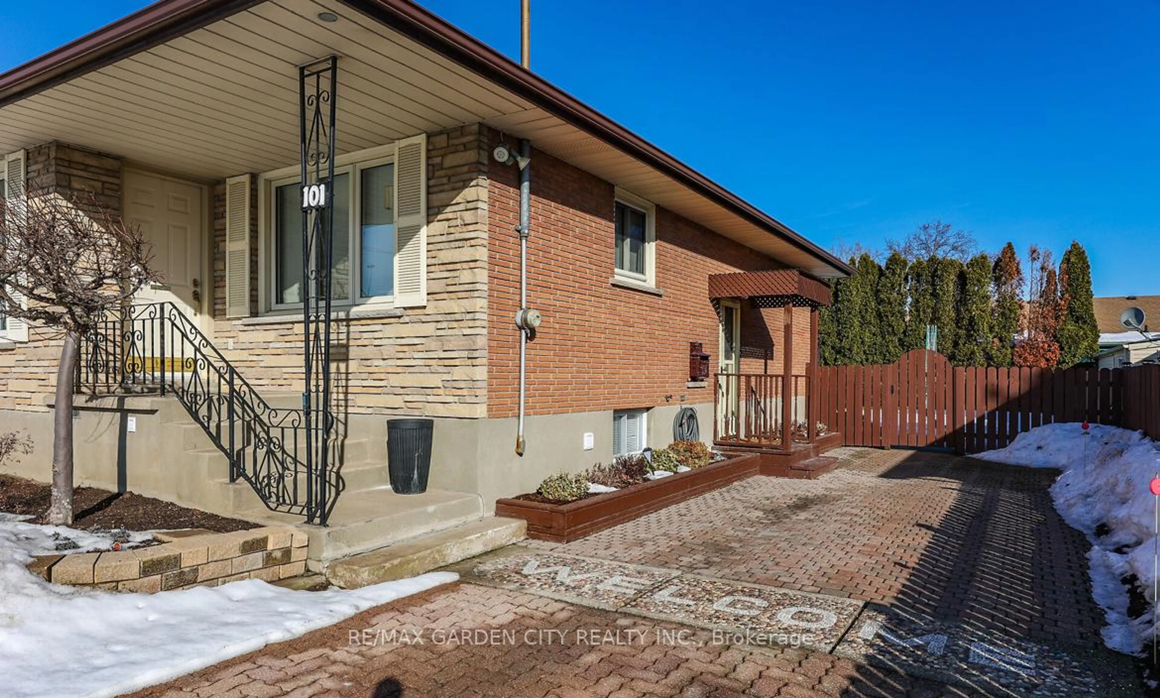 Home with brick exterior material, street for 101 Scott St, St. Catharines Ontario L2N 1G8