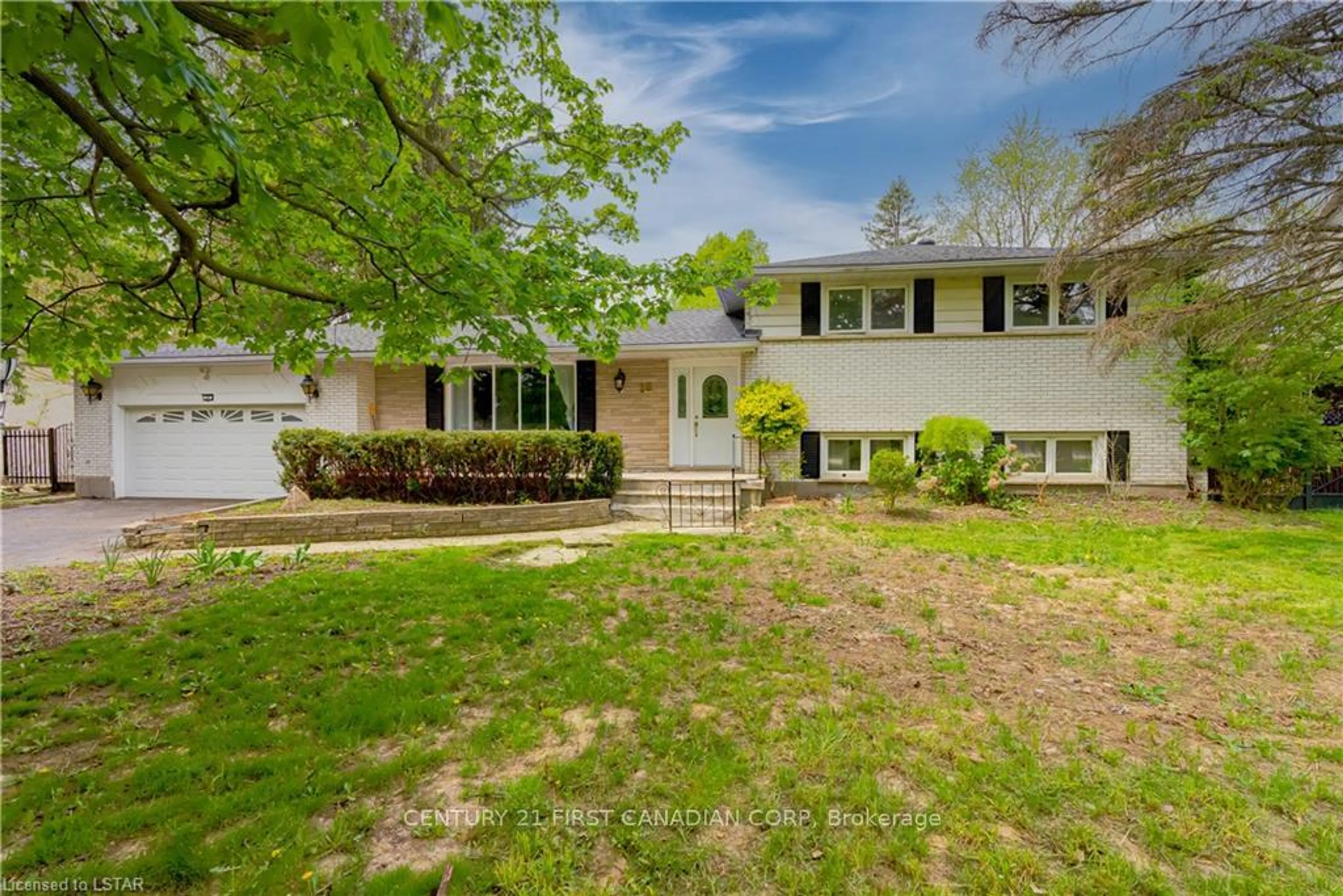 A pic from outside/outdoor area/front of a property/back of a property/a pic from drone, street for 28 REDFORD Rd, London Ontario N5X 3V5