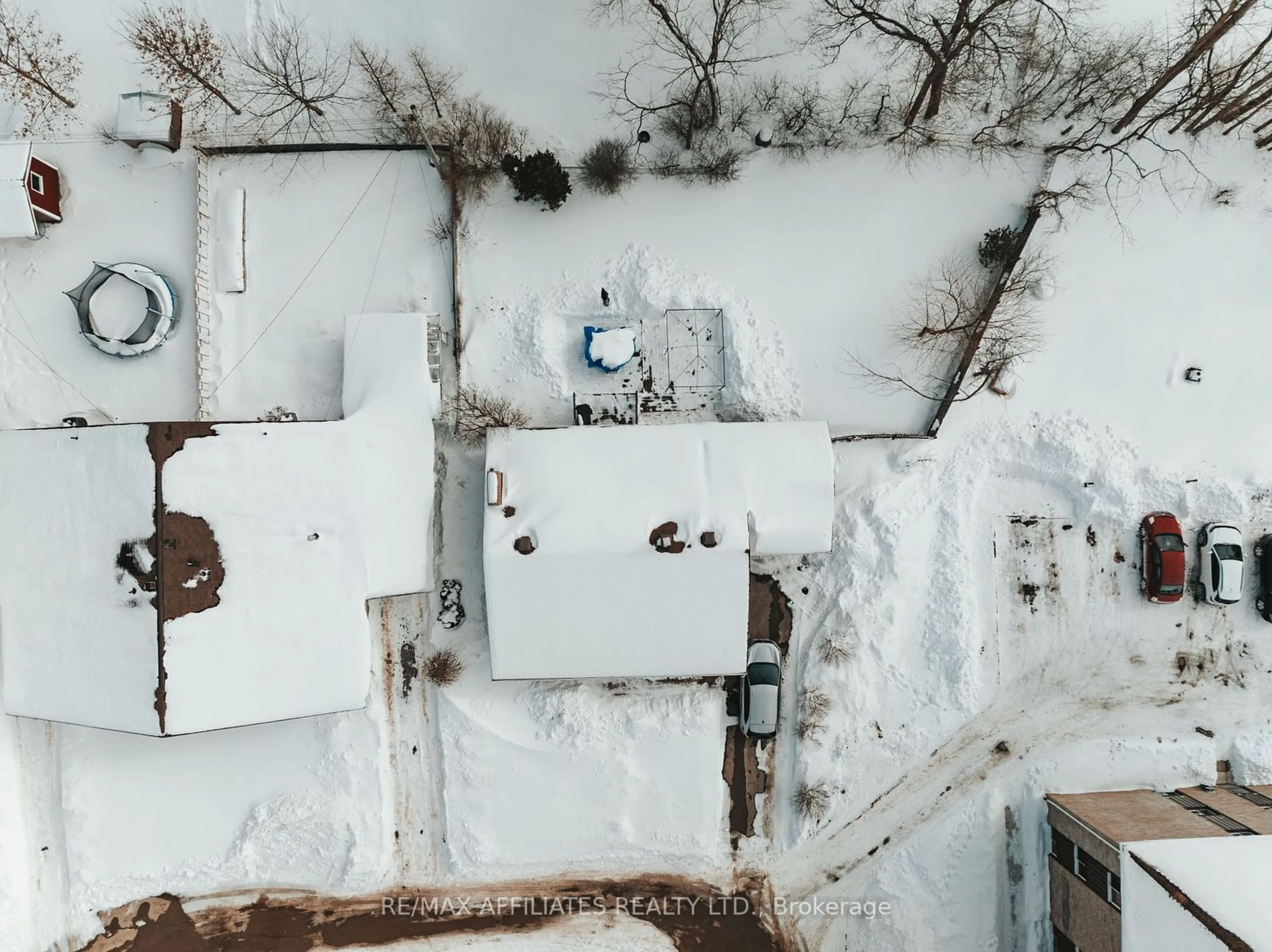 A pic from outside/outdoor area/front of a property/back of a property/a pic from drone, street for 29 Winters Crt, Brockville Ontario K6V 1T8