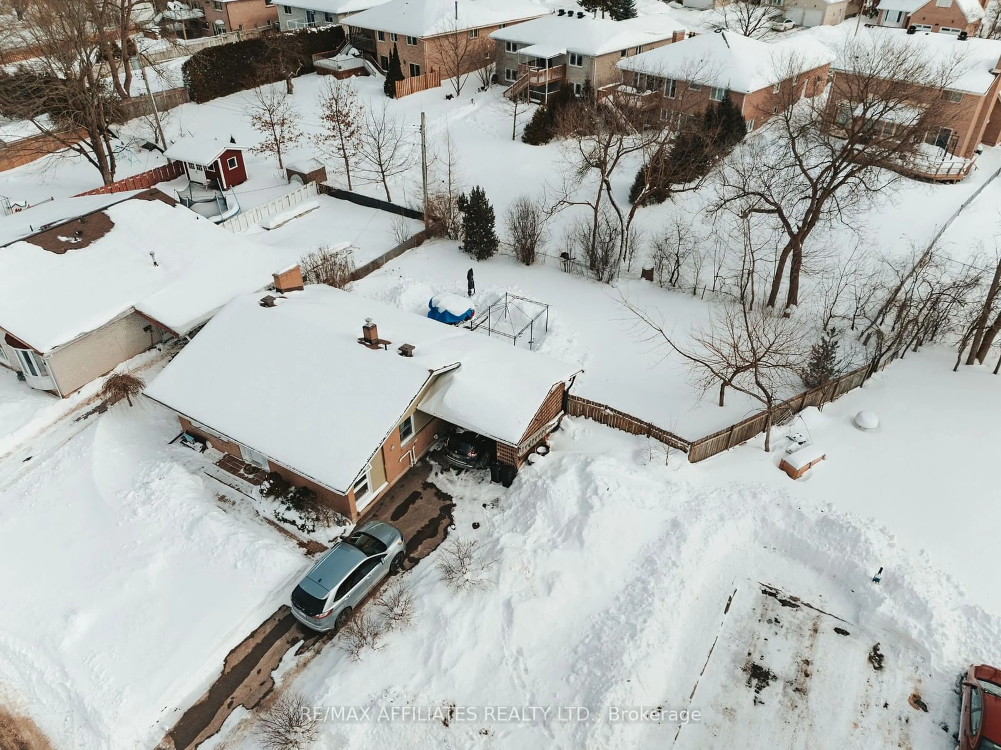 A pic from outside/outdoor area/front of a property/back of a property/a pic from drone, street for 29 Winters Crt, Brockville Ontario K6V 1T8