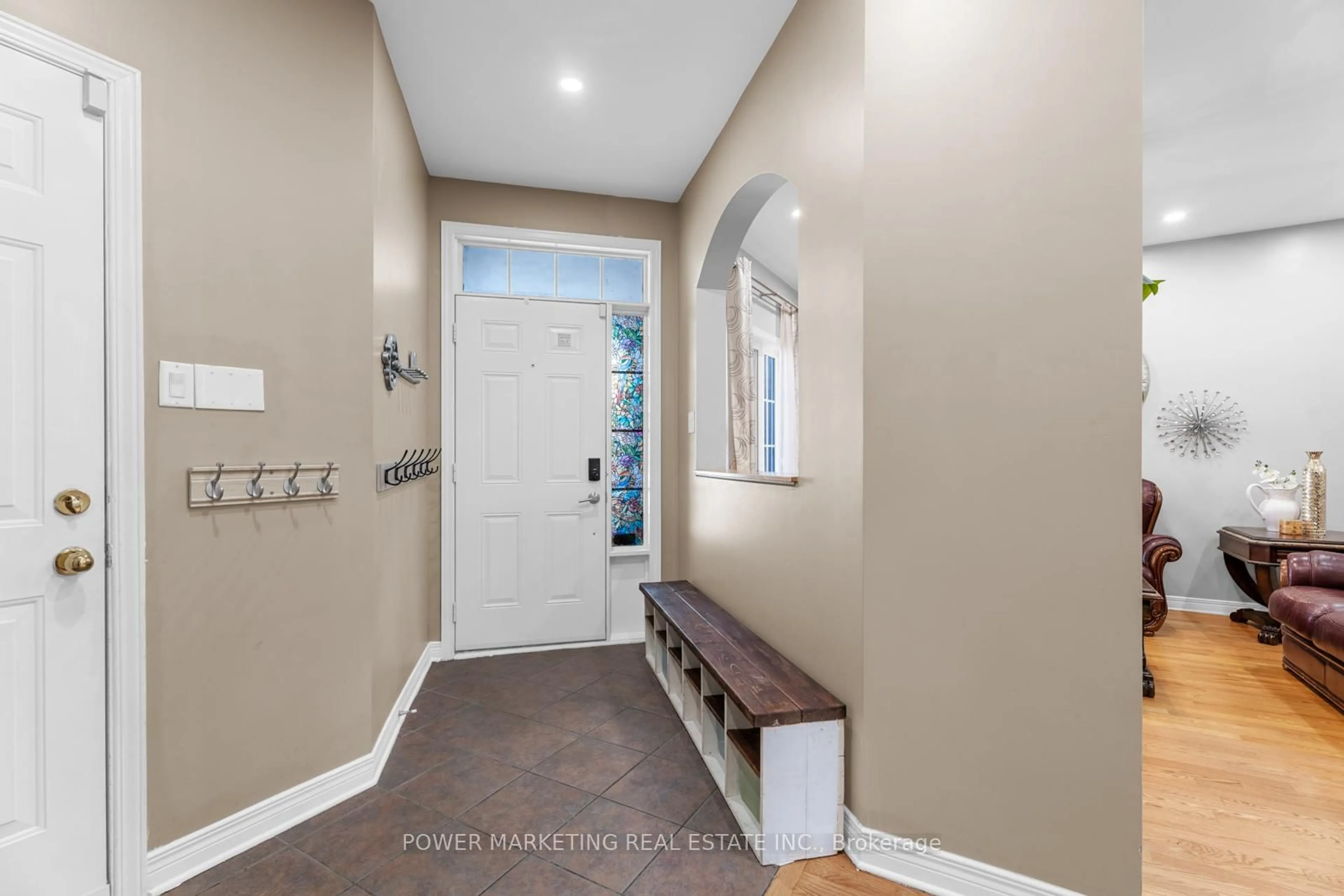 Indoor entryway for 143 BOREALIS Cres, Overbrook - Castleheights and Area Ontario K1K 4T9