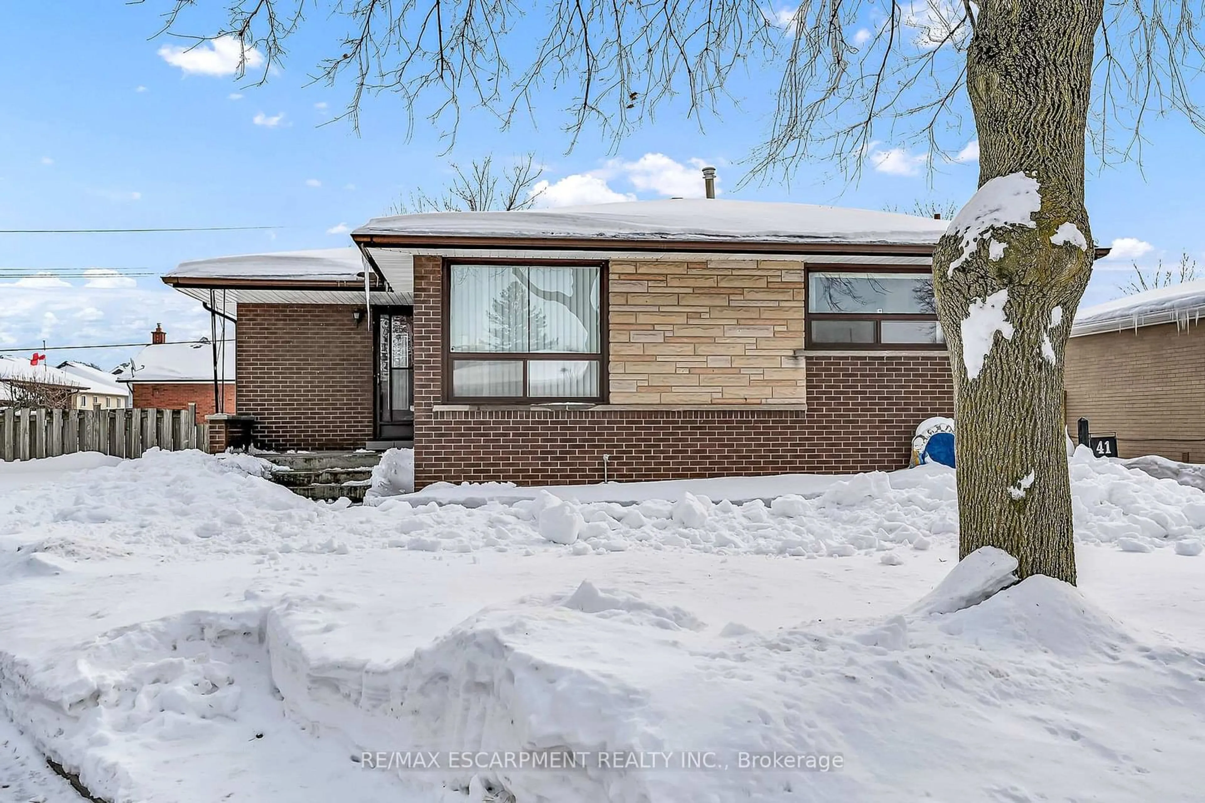 Home with brick exterior material, street for 41 Crane Crt, Hamilton Ontario L9A 3Z1