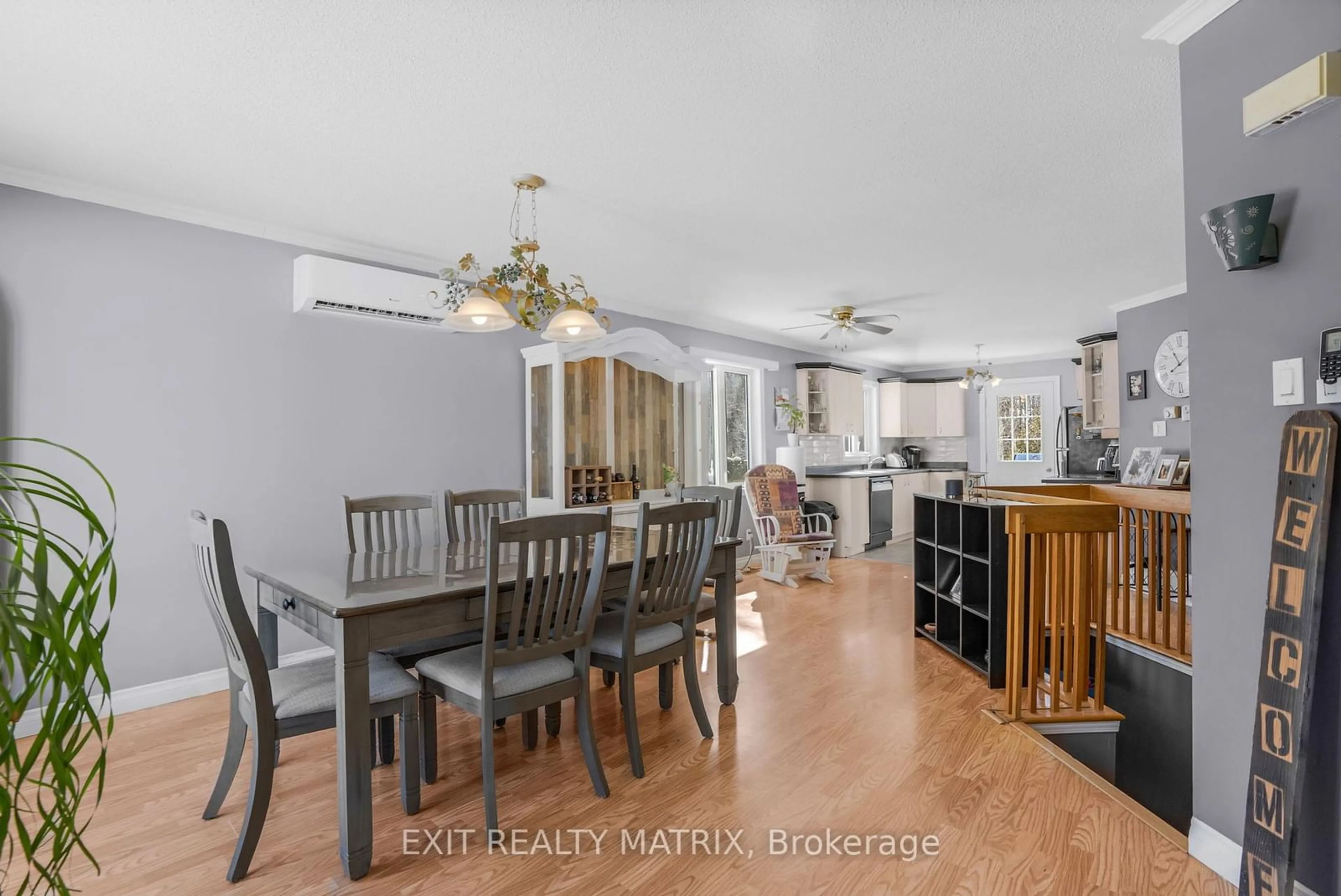 Dining room, wood/laminate floor for 2880 Greenlane Rd, East Hawkesbury Ontario K6A 0C8