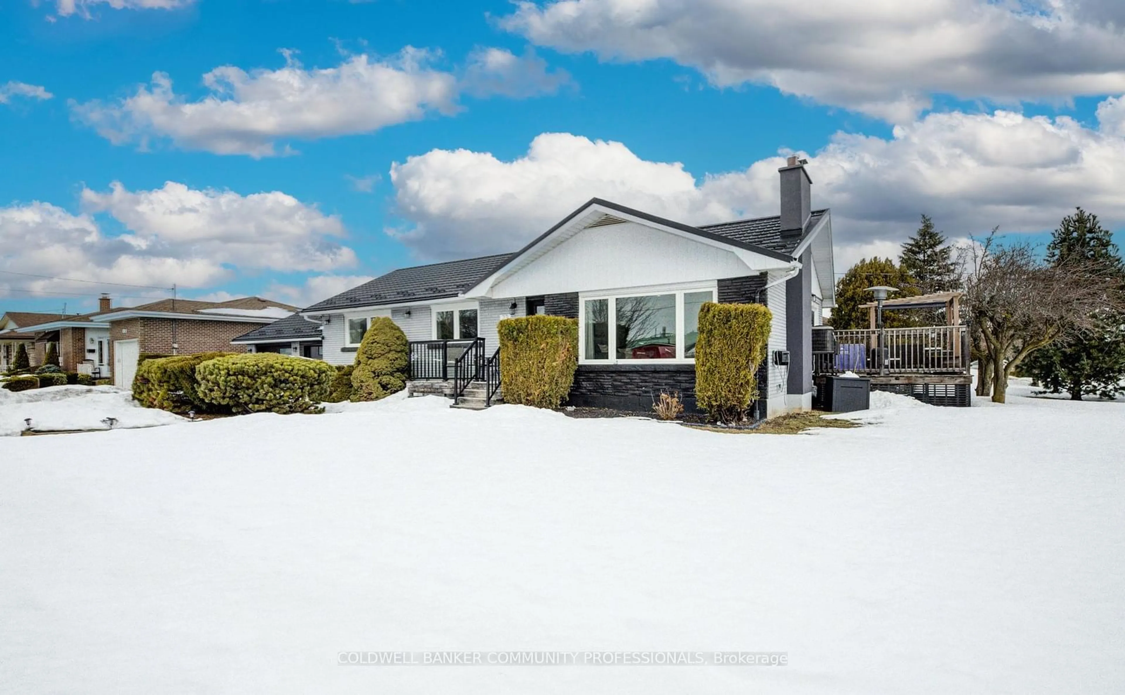 Home with vinyl exterior material, unknown for 23 Calvert Ave, Hamilton Ontario L8G 2K5