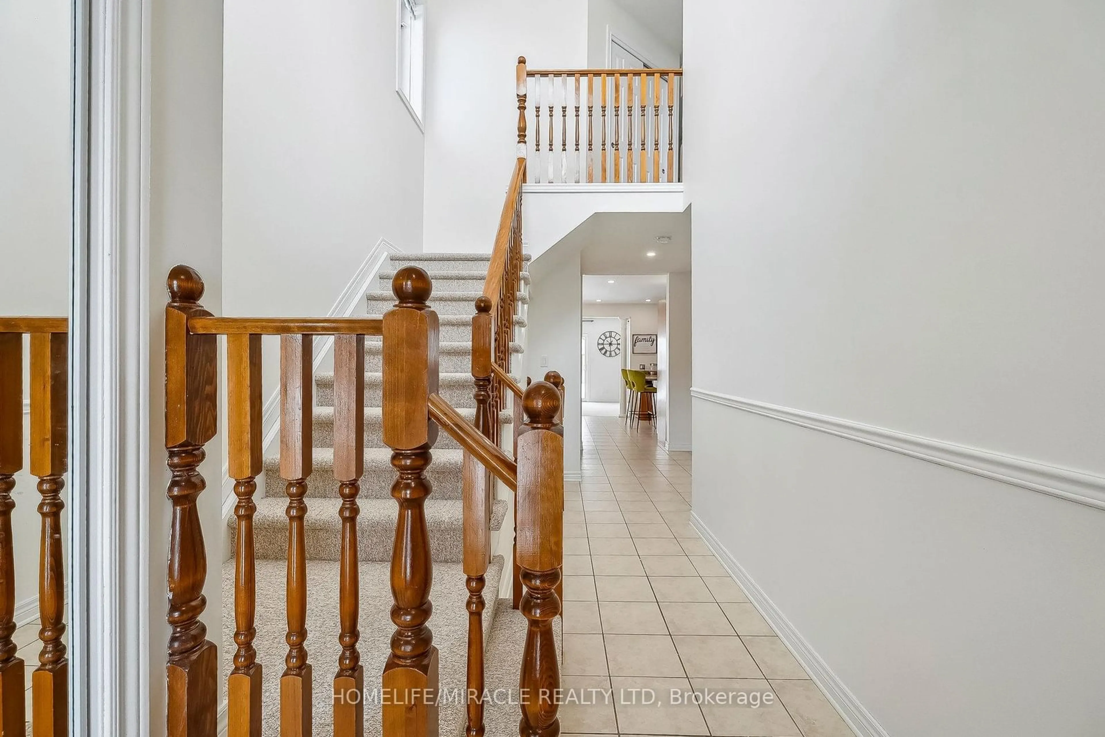 Indoor foyer for 50 Raspberry Tr, Thorold Ontario L2V 5E3