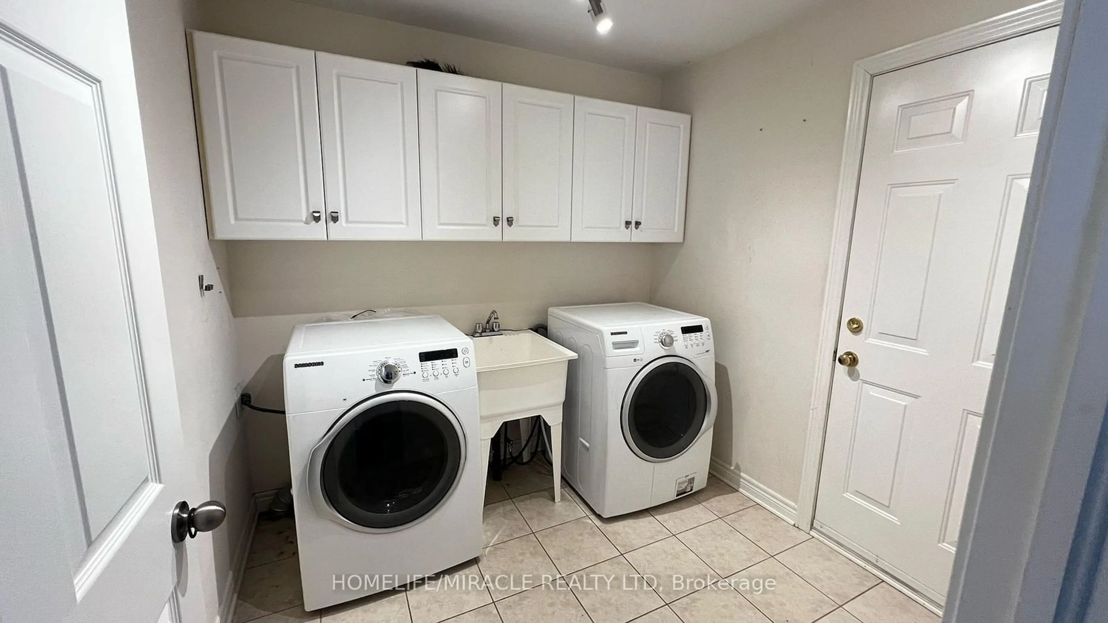 Laundry room for 50 Raspberry Tr, Thorold Ontario L2V 5E3