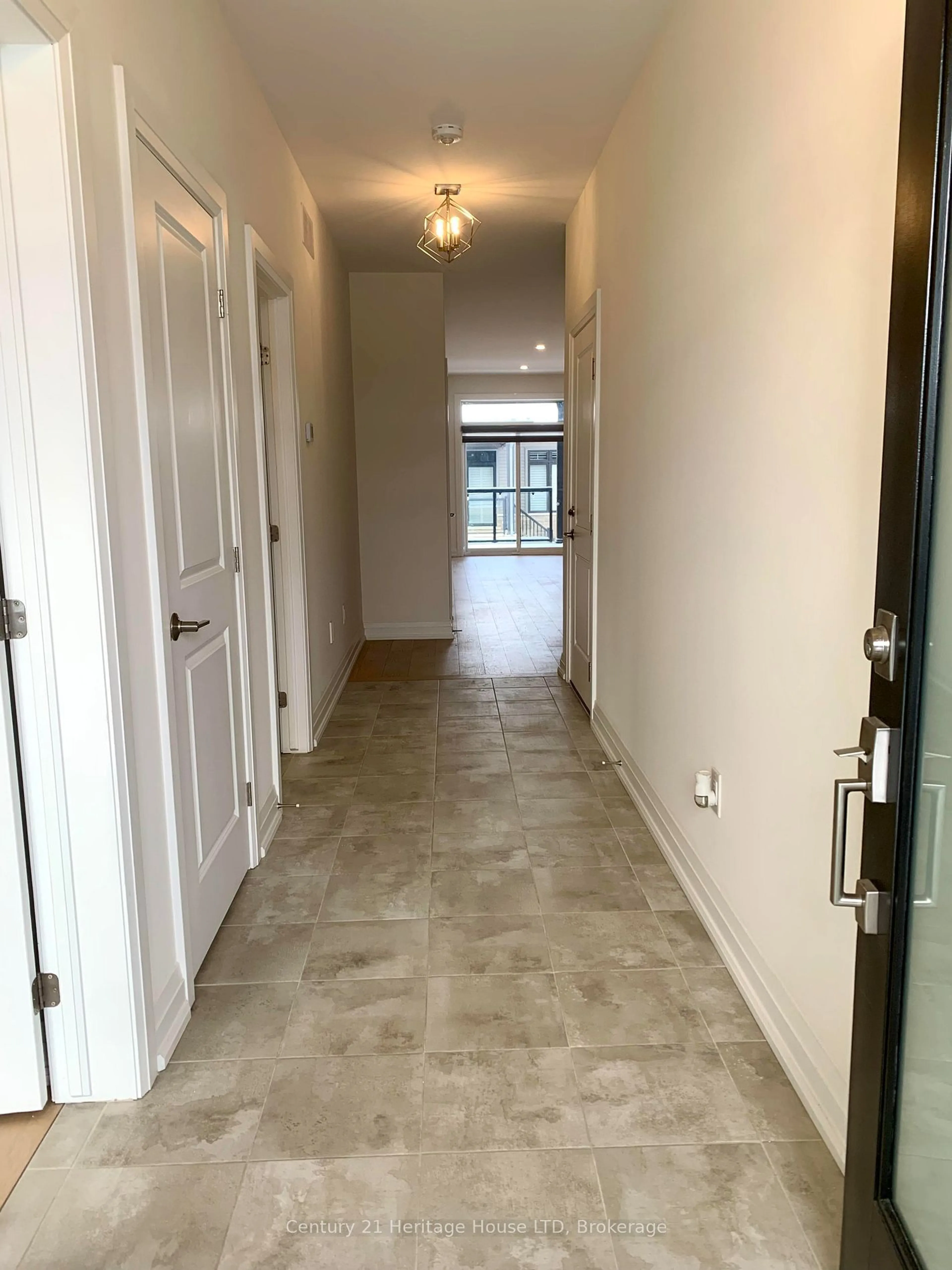 Indoor entryway for 9150 Willoughby Dr #30, Niagara Falls Ontario L2G 0Z5