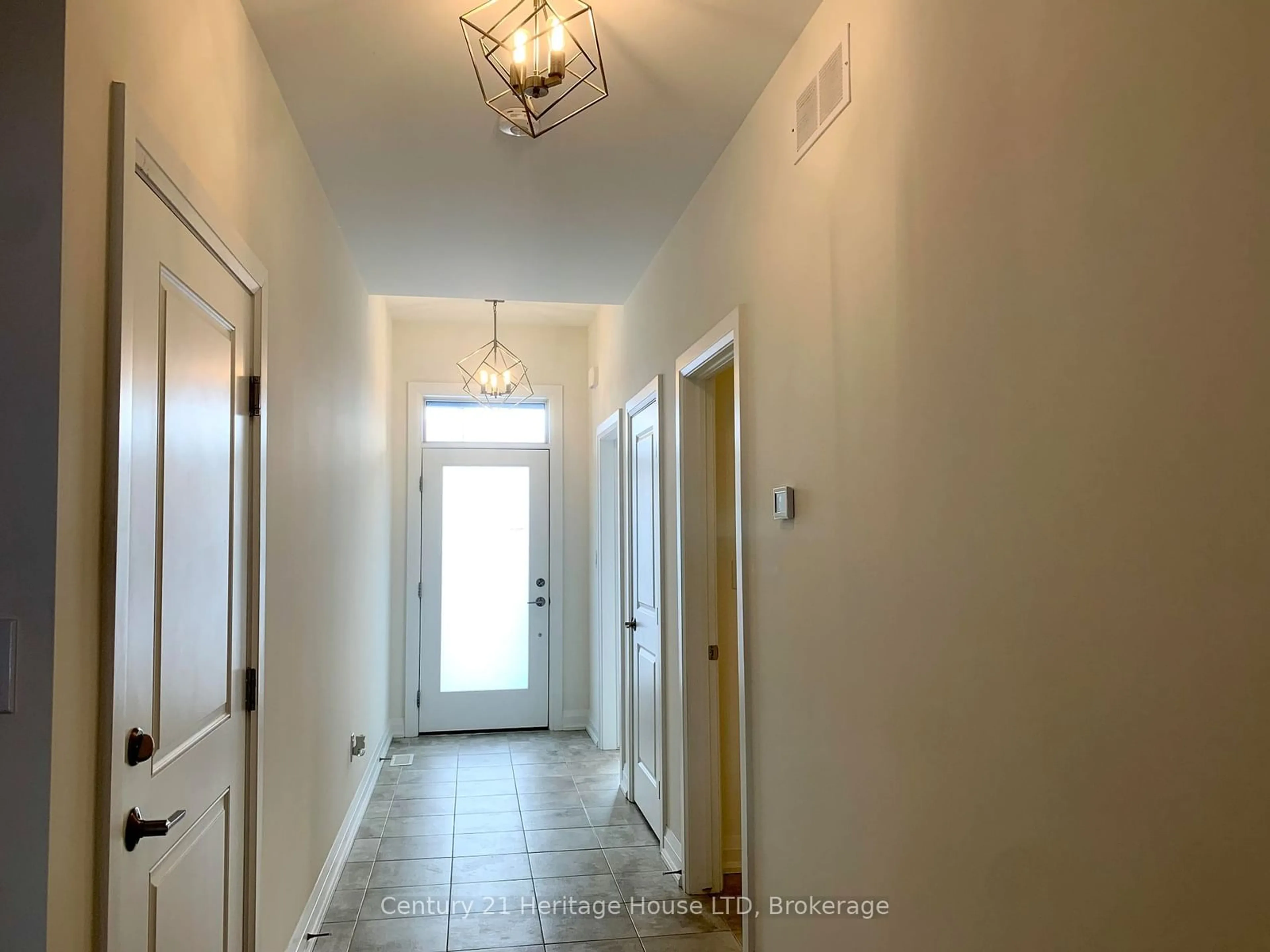 Indoor entryway for 9150 Willoughby Dr #30, Niagara Falls Ontario L2G 0Z5