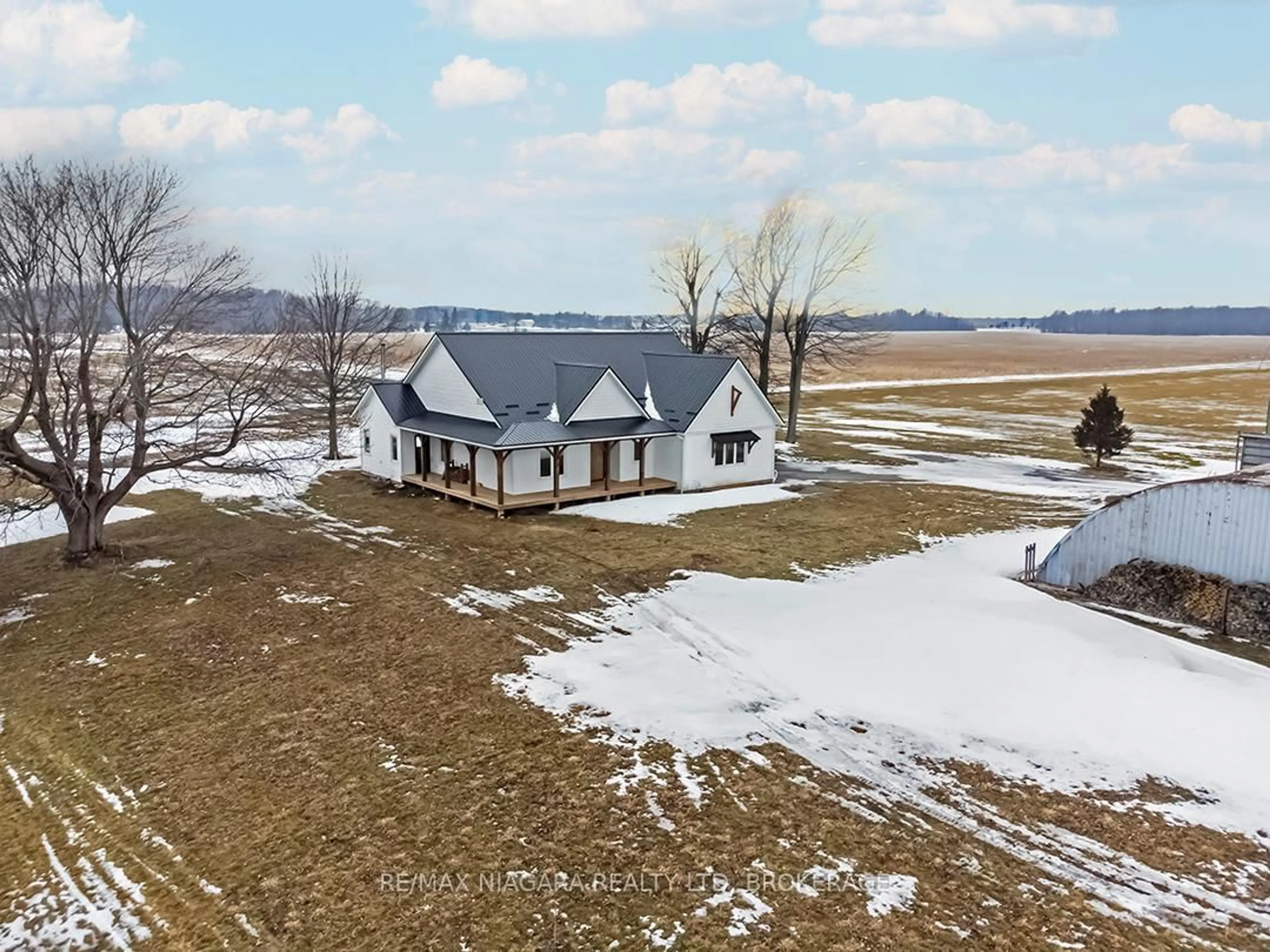 A pic from outside/outdoor area/front of a property/back of a property/a pic from drone, unknown for 1498 Wilhelm Rd, Port Colborne Ontario L0S 1R0