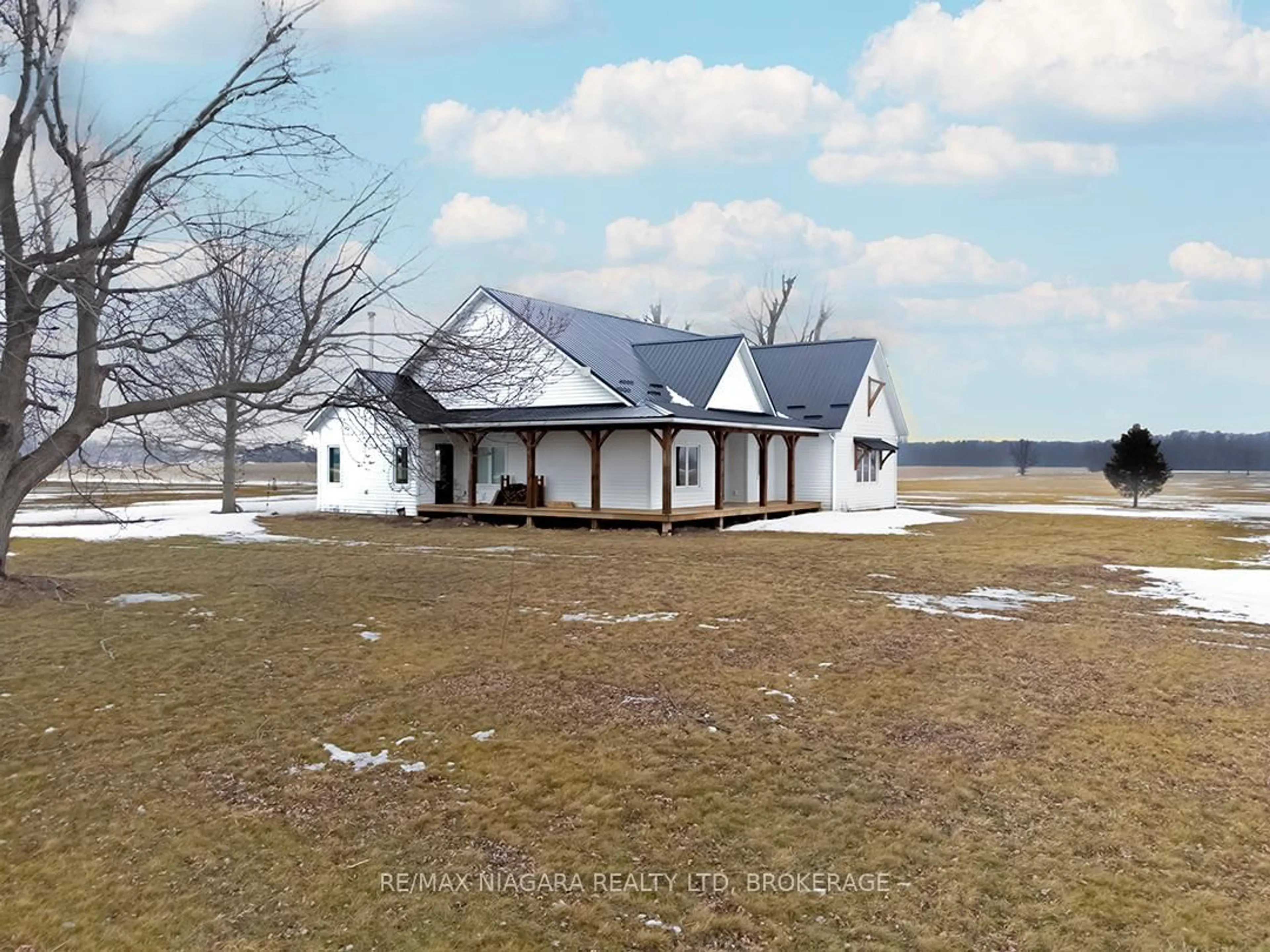 A pic from outside/outdoor area/front of a property/back of a property/a pic from drone, building for 1498 Wilhelm Rd, Port Colborne Ontario L0S 1R0