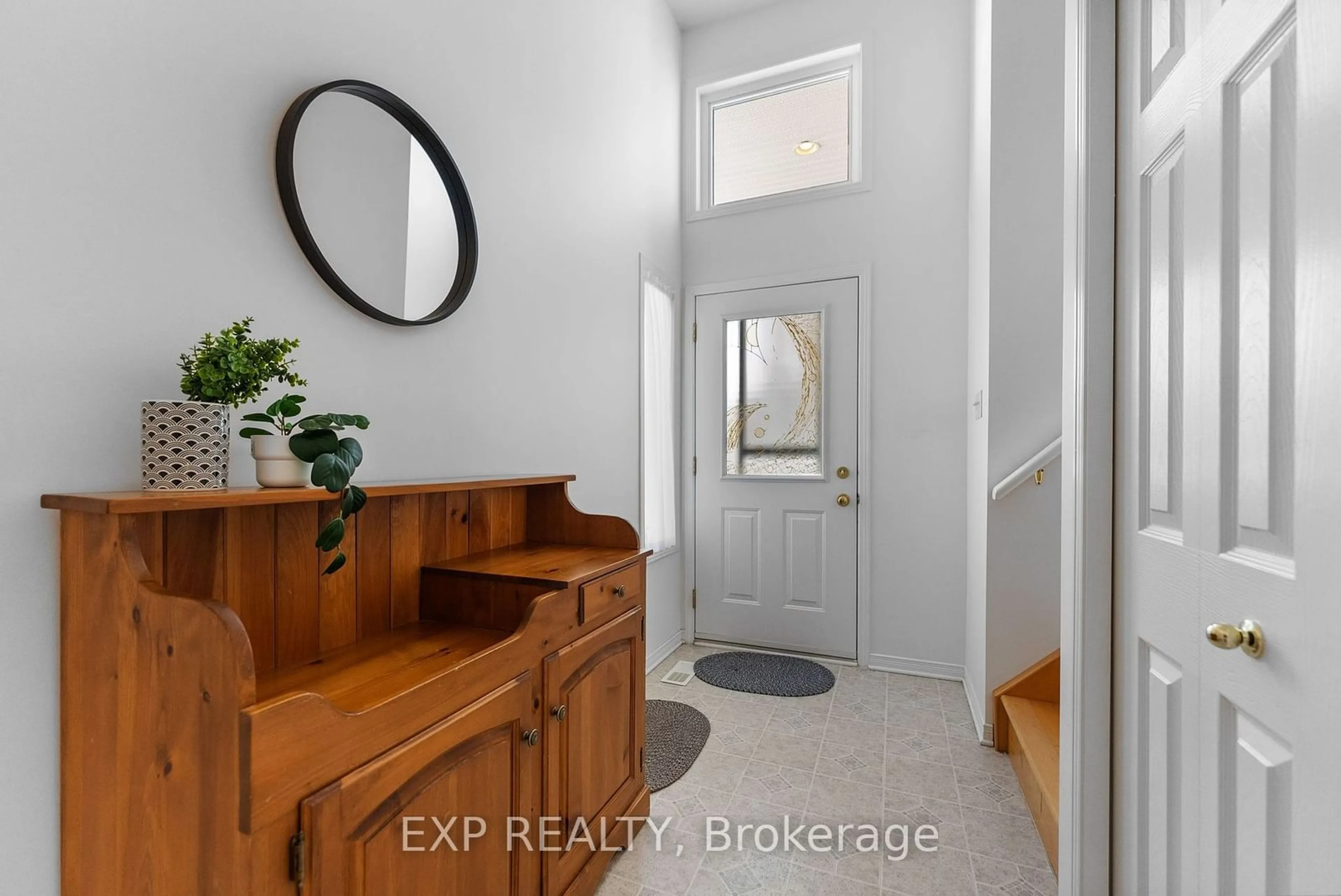 Indoor entryway for 840 Eighth St, Renfrew Ontario K7V 4K9