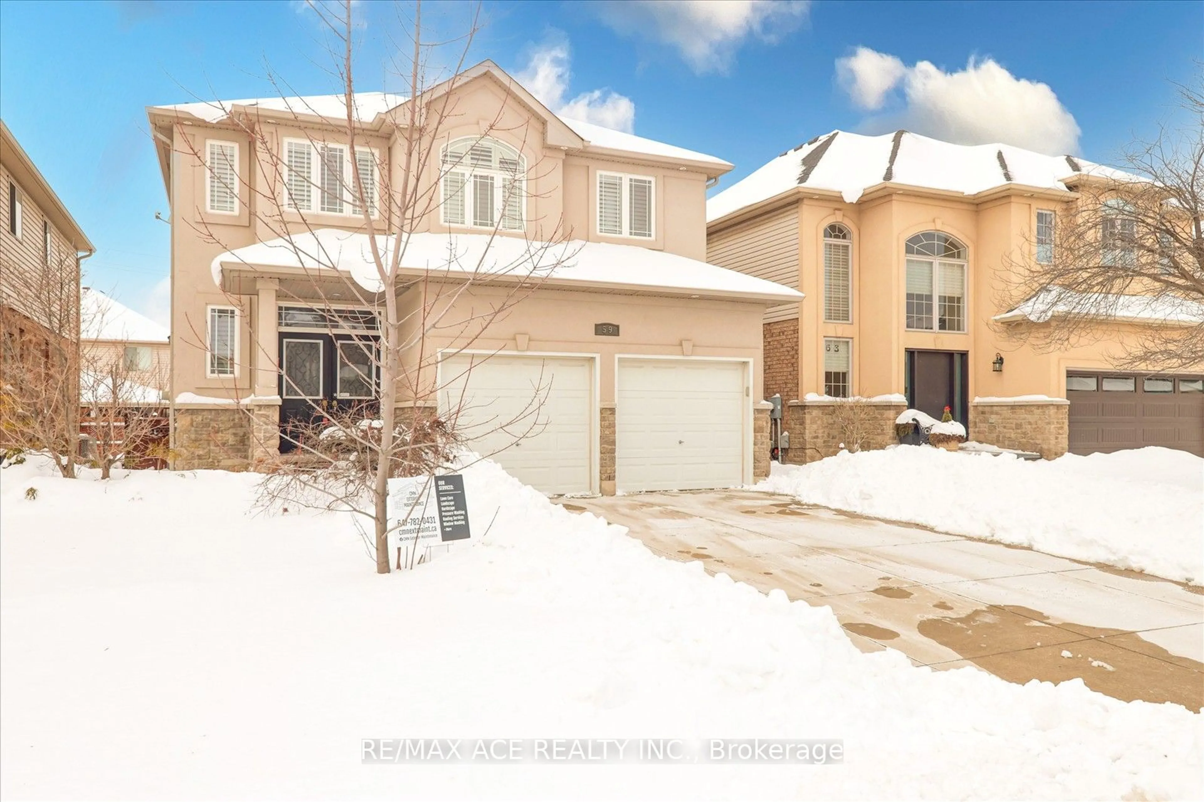 A pic from outside/outdoor area/front of a property/back of a property/a pic from drone, street for 59 Springbreeze Hts, Hamilton Ontario L8E 0B3