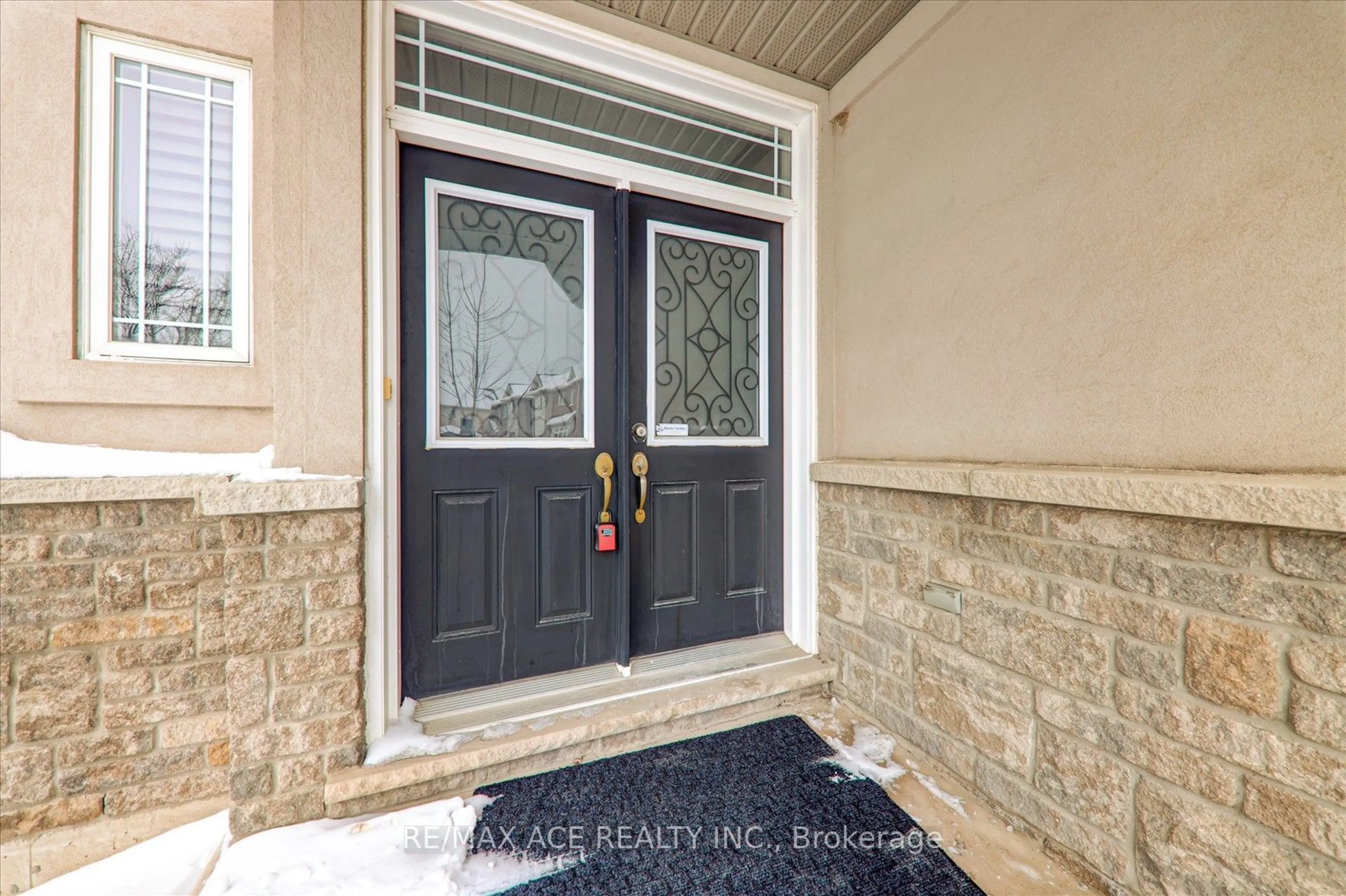 Indoor entryway for 59 Springbreeze Hts, Hamilton Ontario L8E 0B3