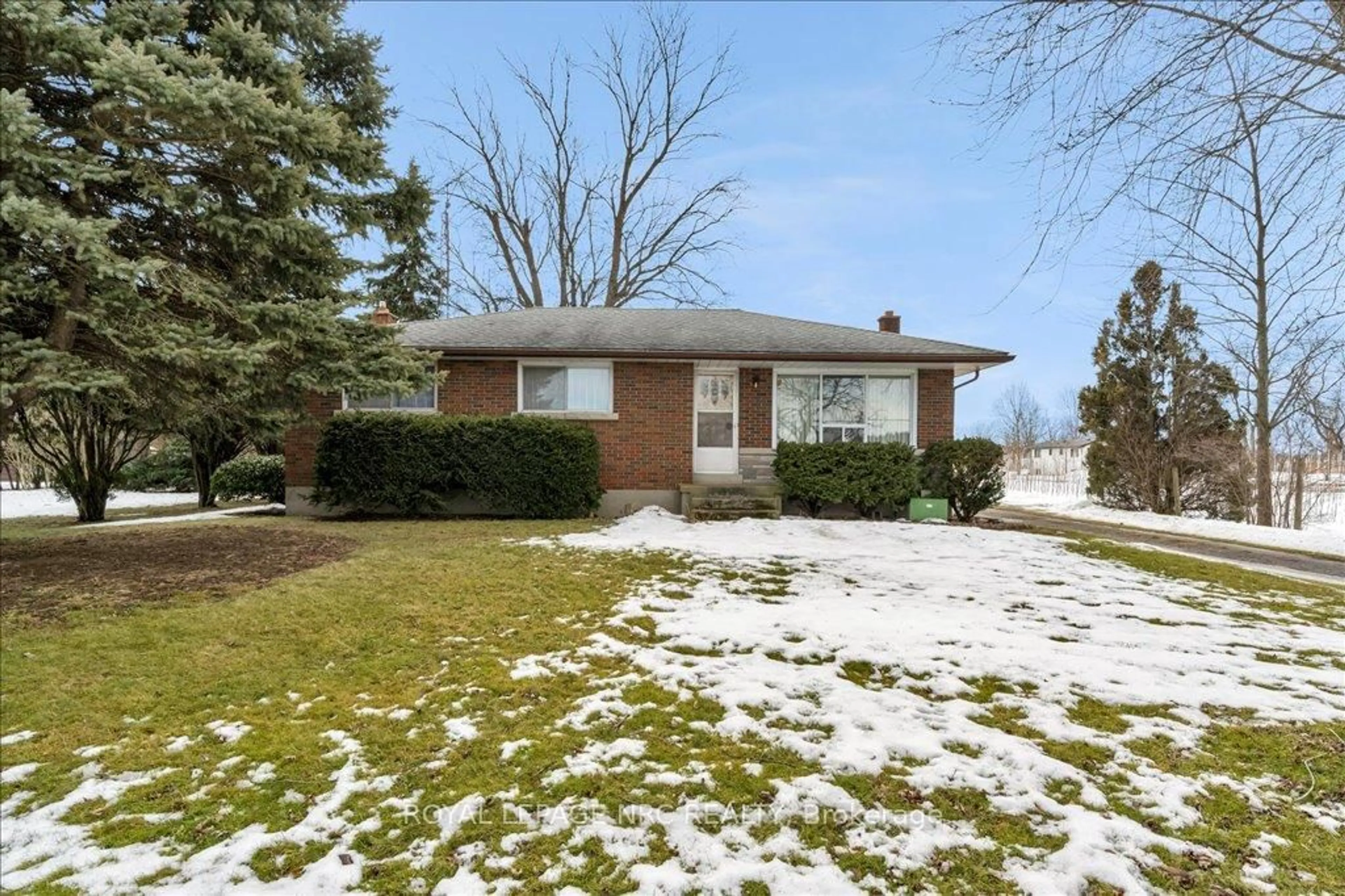 Home with brick exterior material, street for 1740 Third Ave, St. Catharines Ontario L2R 6P9