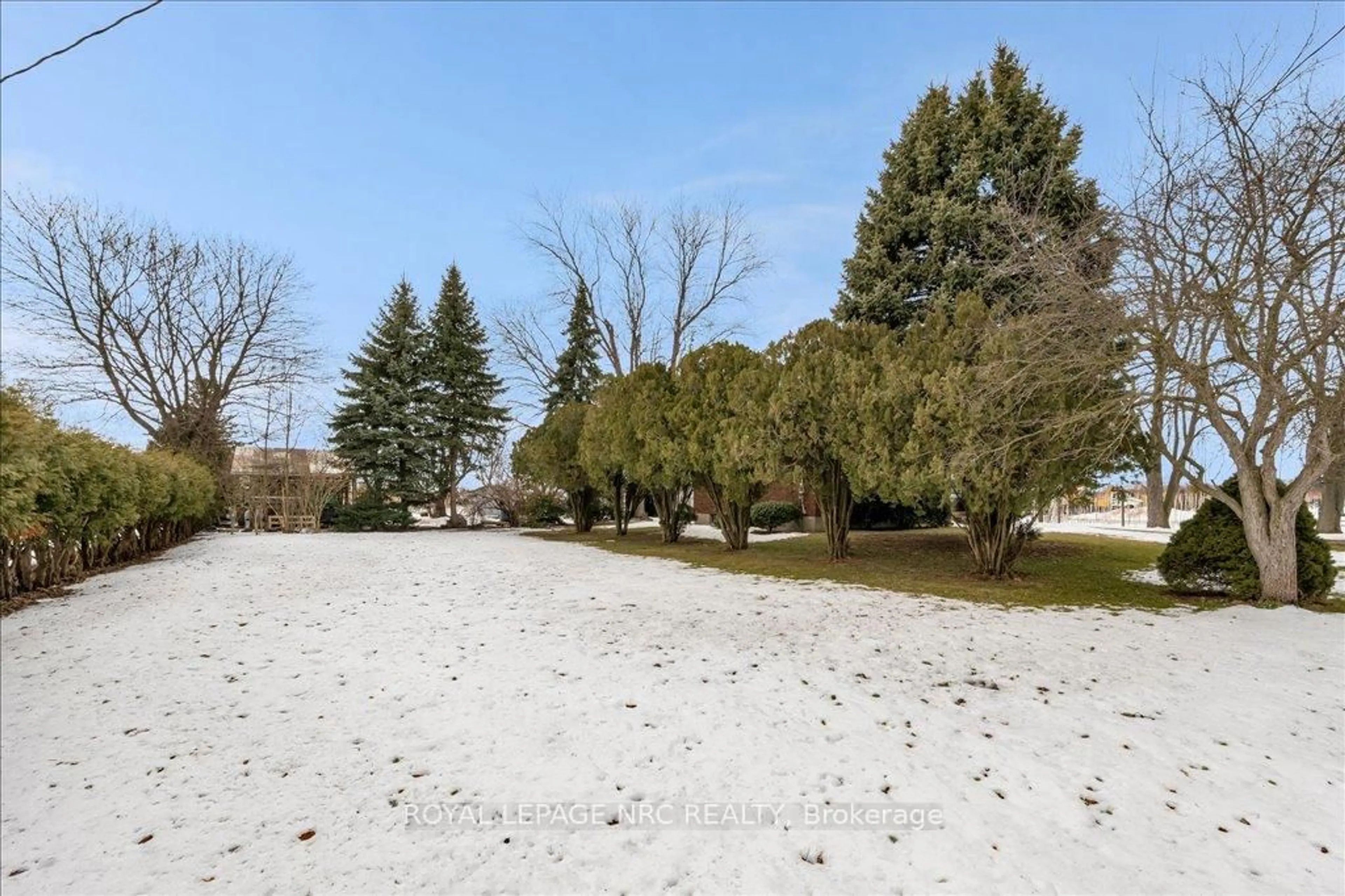 A pic from outside/outdoor area/front of a property/back of a property/a pic from drone, unknown for 1740 Third Ave, St. Catharines Ontario L2R 6P9