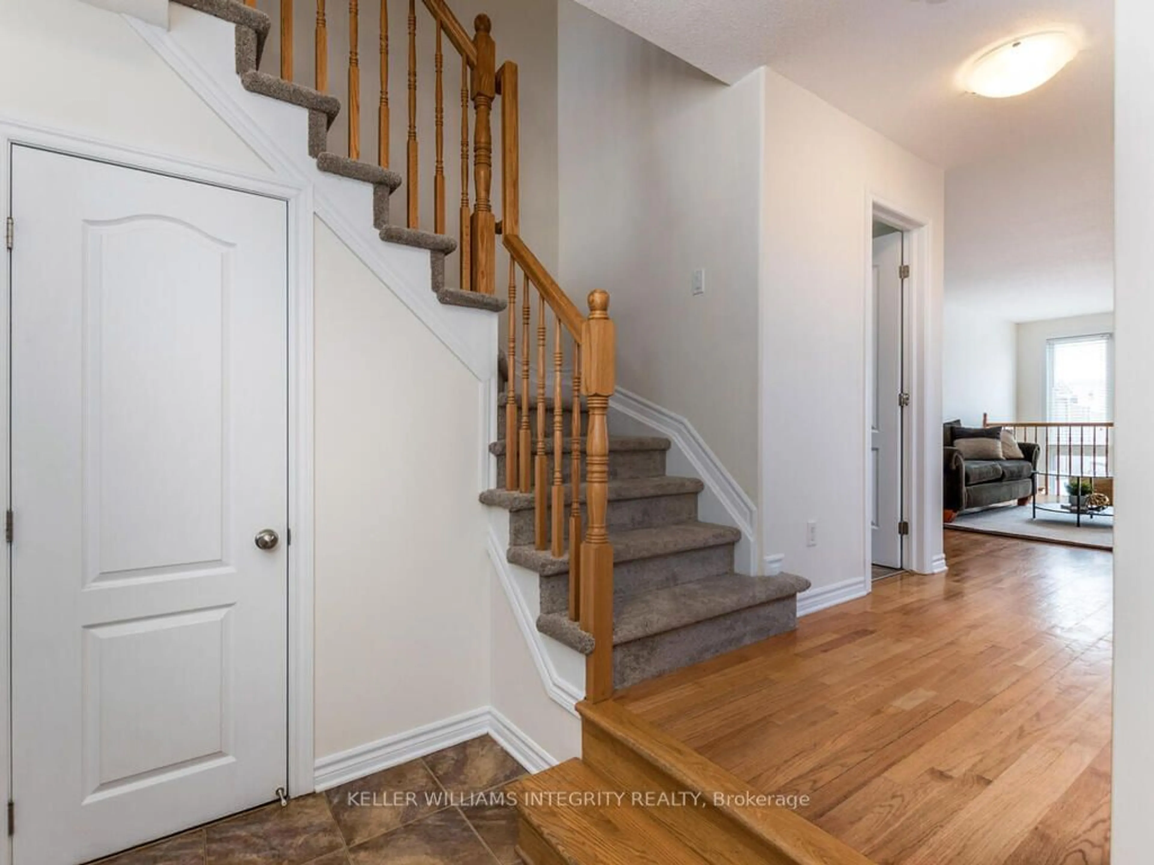 Indoor entryway for 205 Talltree Cres, Stittsville - Munster - Richmond Ontario K2S 0A9