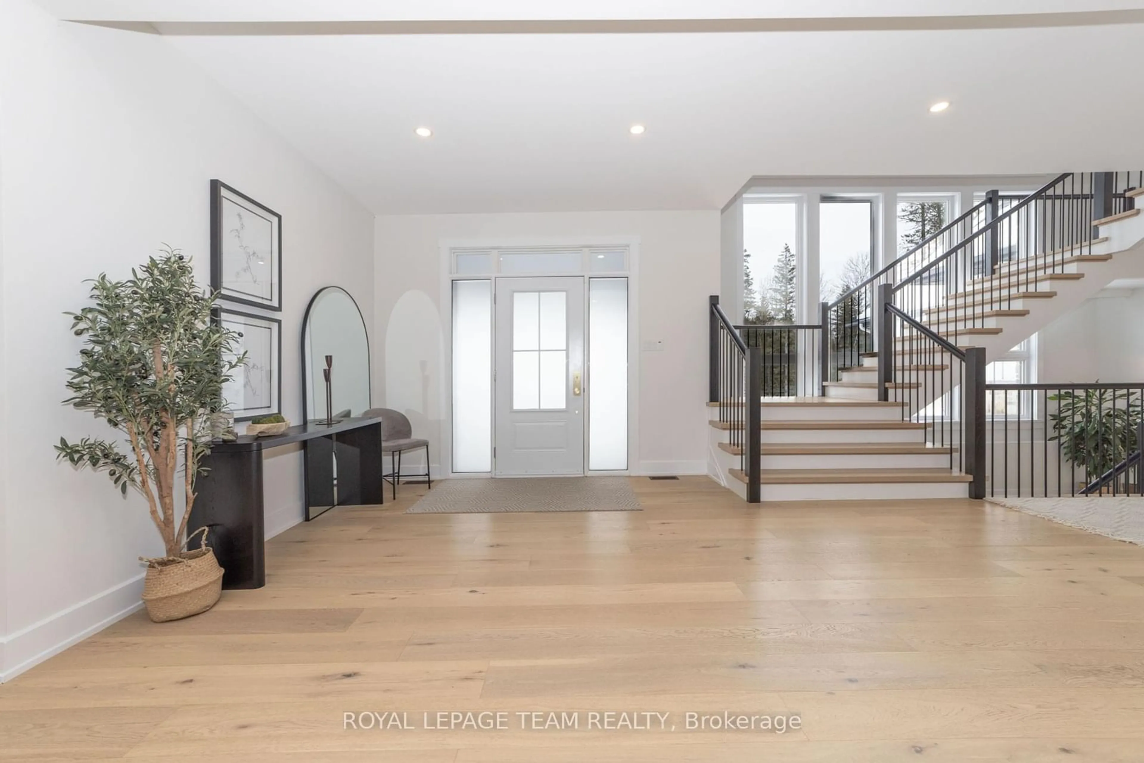 Indoor foyer for 1901 Corkery Rd, Carp - Huntley Ward Ontario K0A 1L0