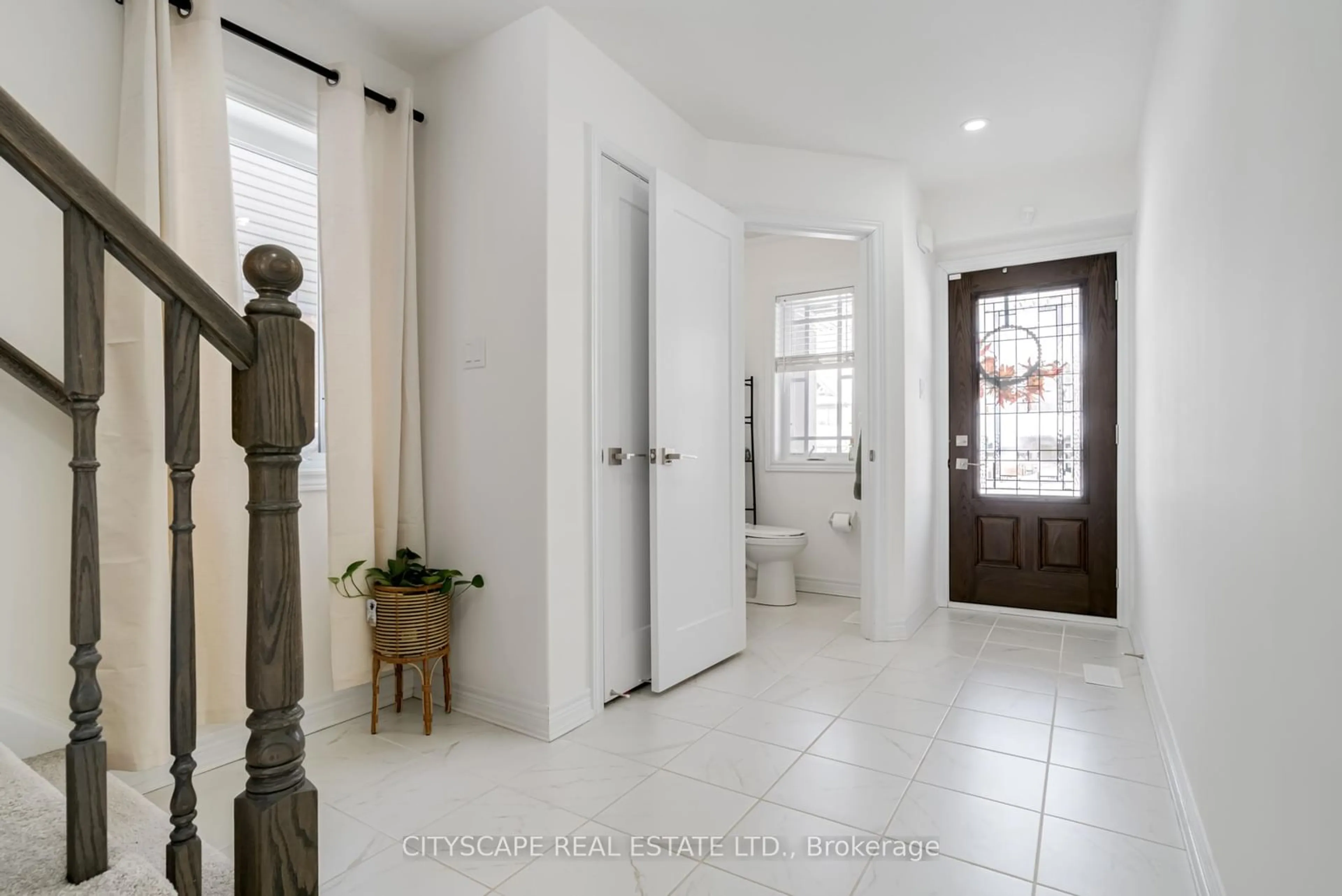 Indoor entryway for 145 Stonebrook Way, Grey Highlands Ontario N0C 1H0