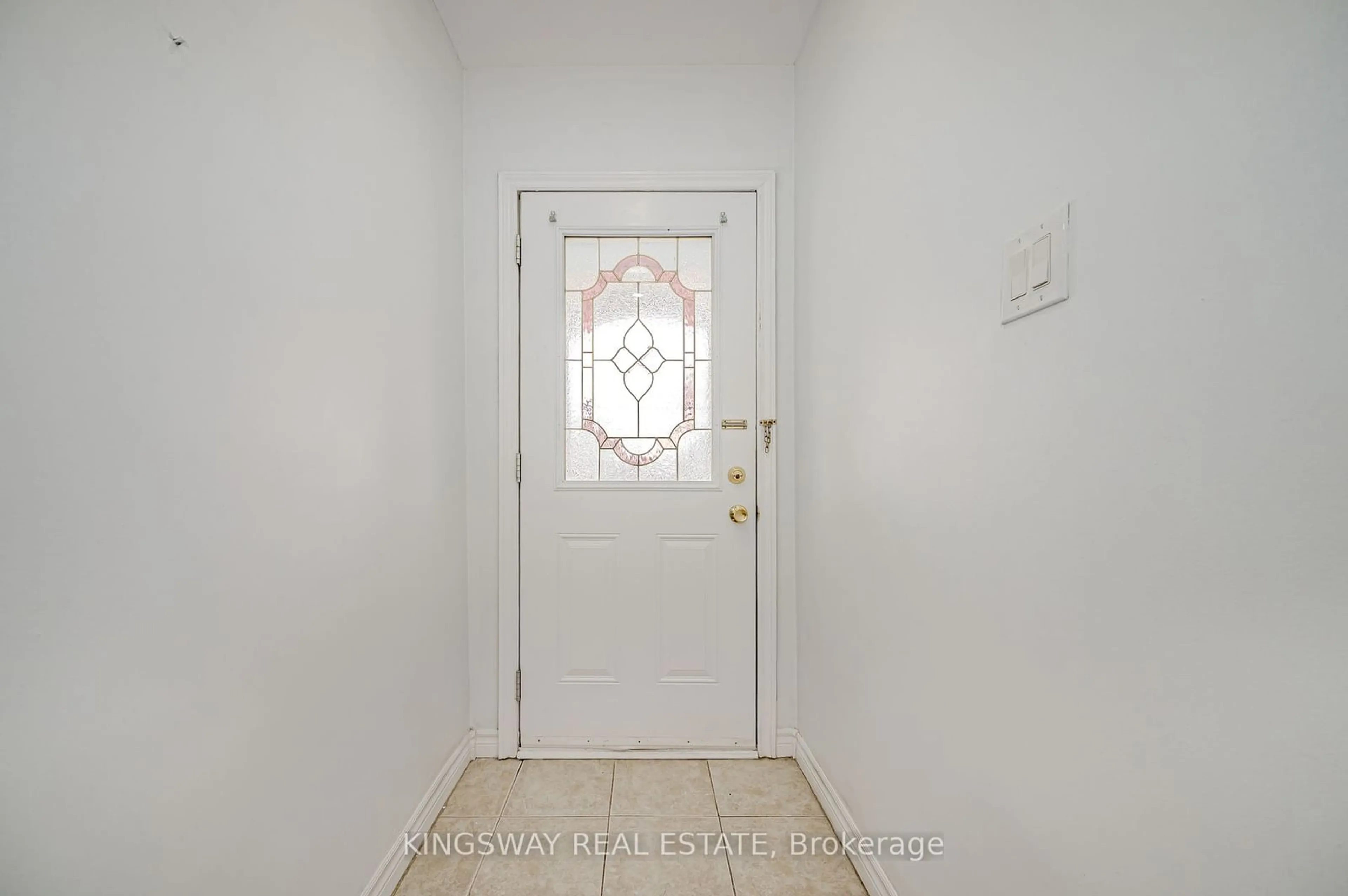 Indoor entryway for 650 Upper Sherman Ave, Hamilton Ontario L8V 3M5