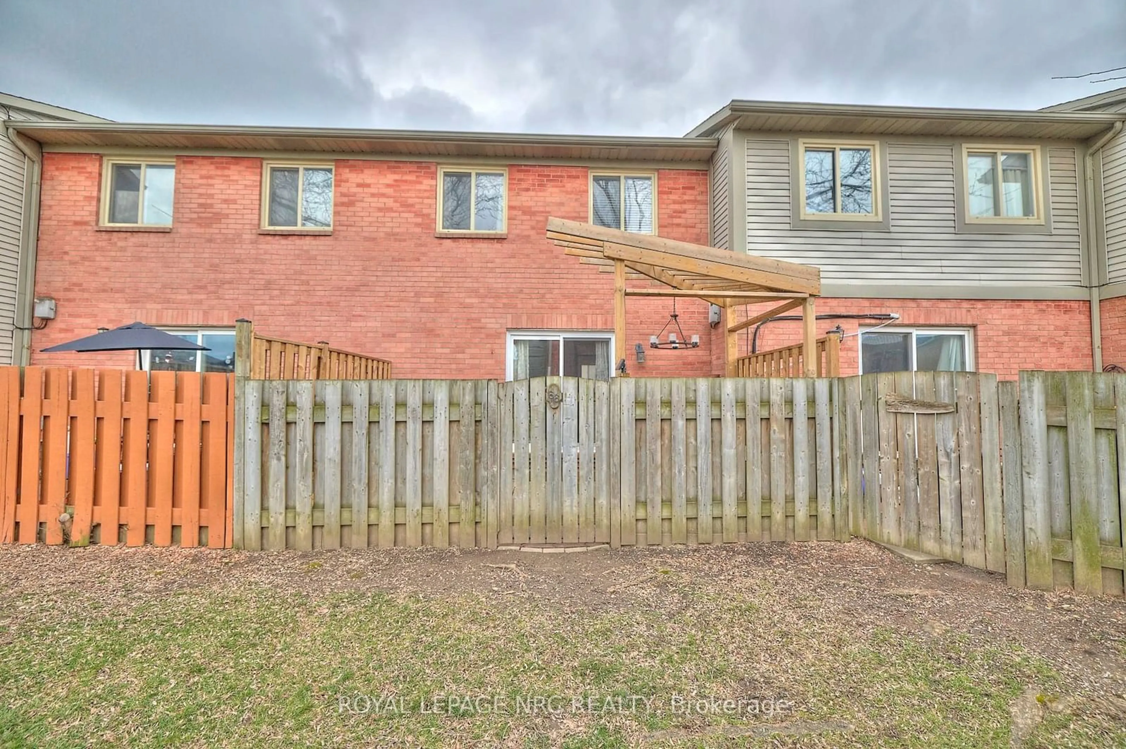 A pic from outside/outdoor area/front of a property/back of a property/a pic from drone, building for 65 Dorchester Blvd #66, St. Catharines Ontario L2M 7T2