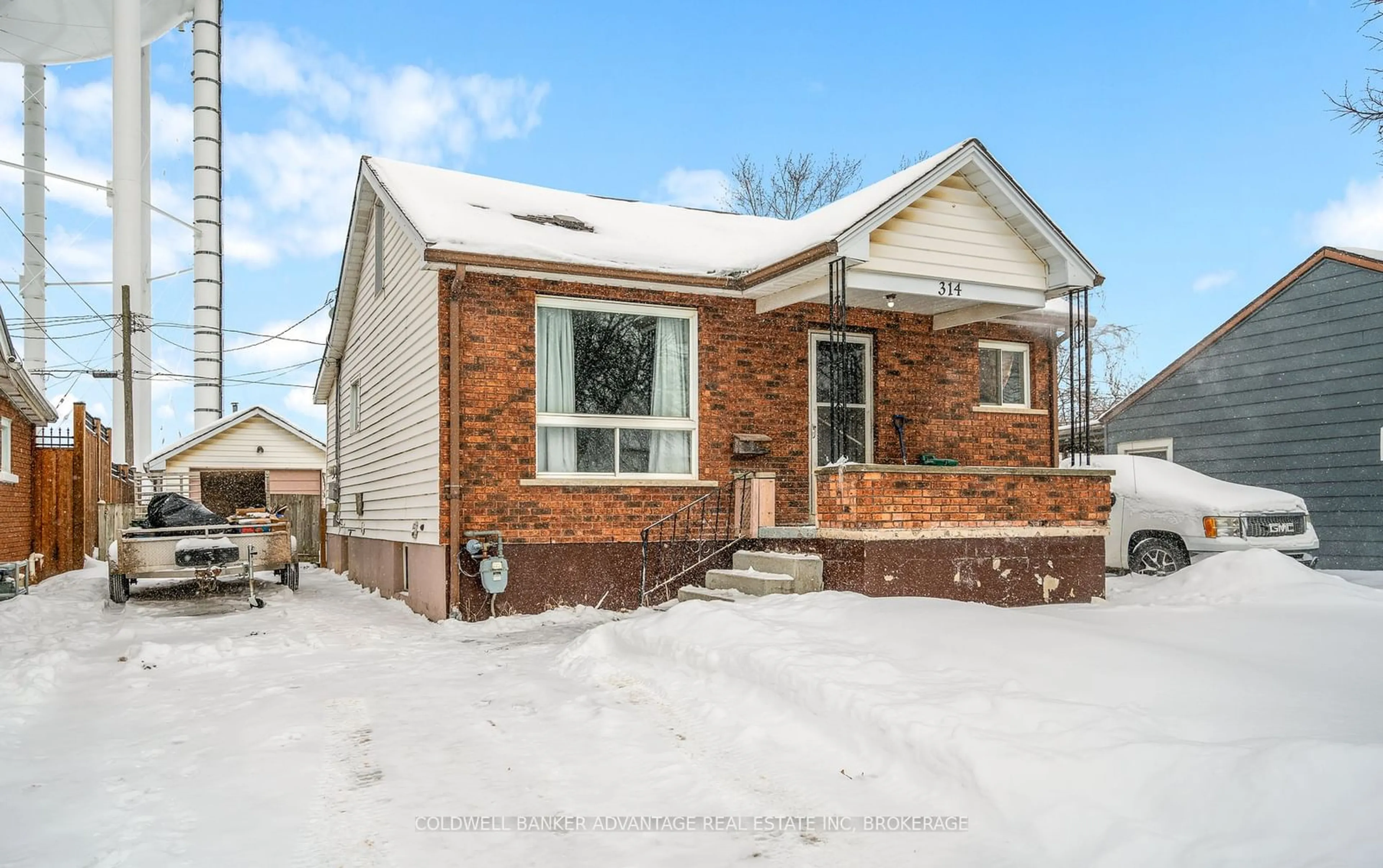 Home with brick exterior material, street for 314 Simpson Ave, Welland Ontario L3B 4Y8