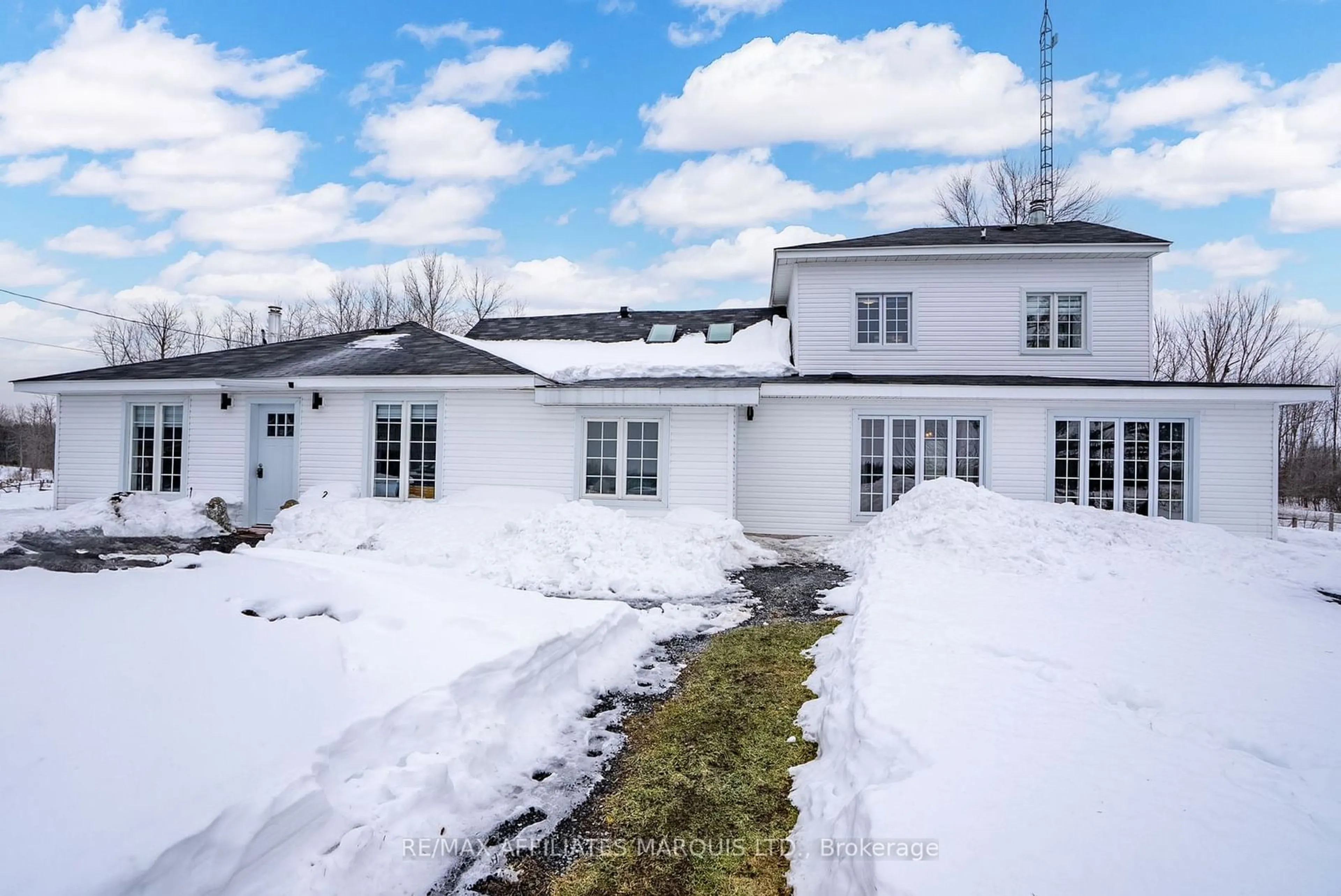 A pic from outside/outdoor area/front of a property/back of a property/a pic from drone, building for 4640 Willy Bill Rd, South Glengarry Ontario K0C 1S0