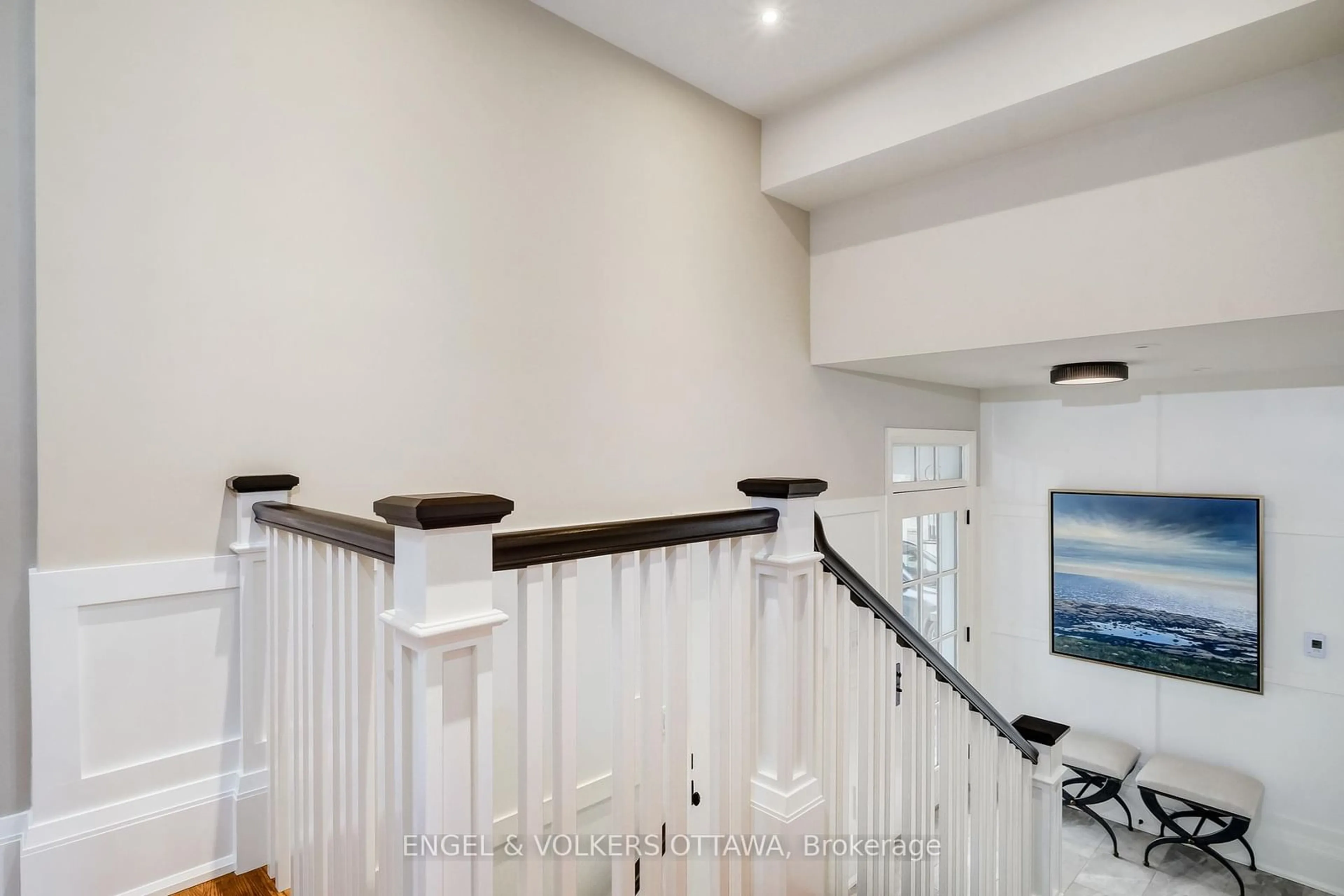 Indoor foyer for 5651 HERWIG Pl, Manotick - Kars - Rideau Twp and Area Ontario K4M 1B3