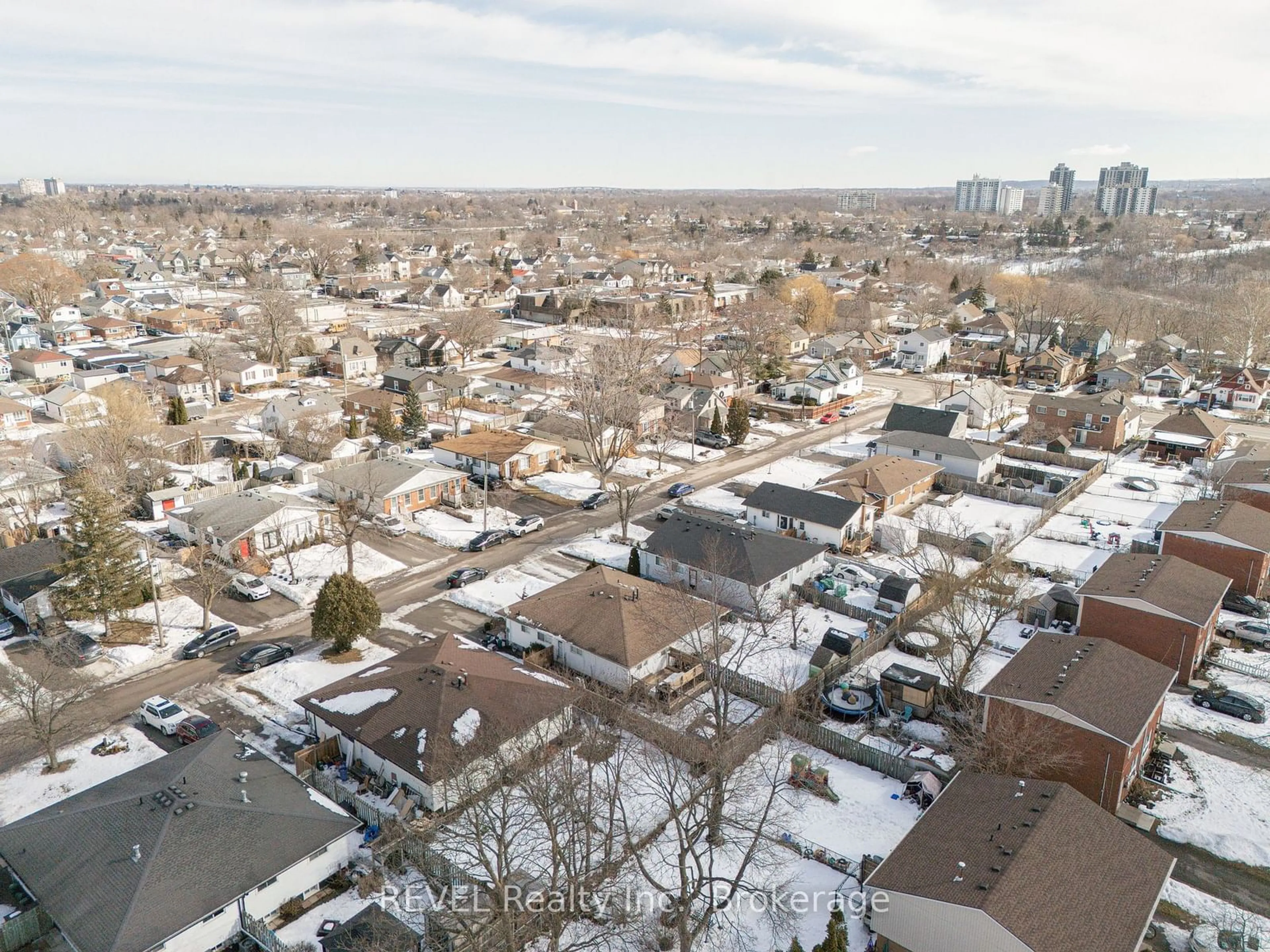 A pic from outside/outdoor area/front of a property/back of a property/a pic from drone, city buildings view from balcony for 19 Flower St, St. Catharines Ontario L2S 1G3