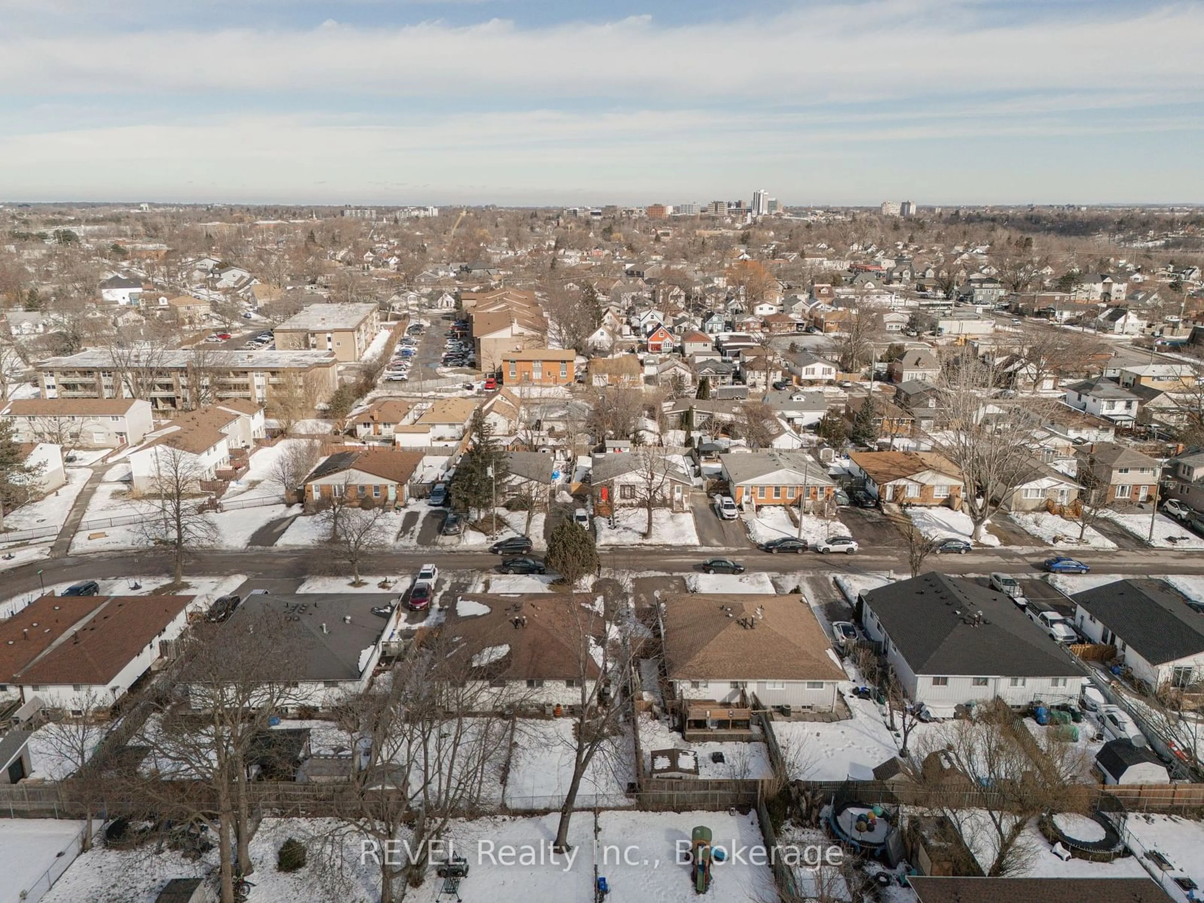 A pic from outside/outdoor area/front of a property/back of a property/a pic from drone, city buildings view from balcony for 19 Flower St, St. Catharines Ontario L2S 1G3