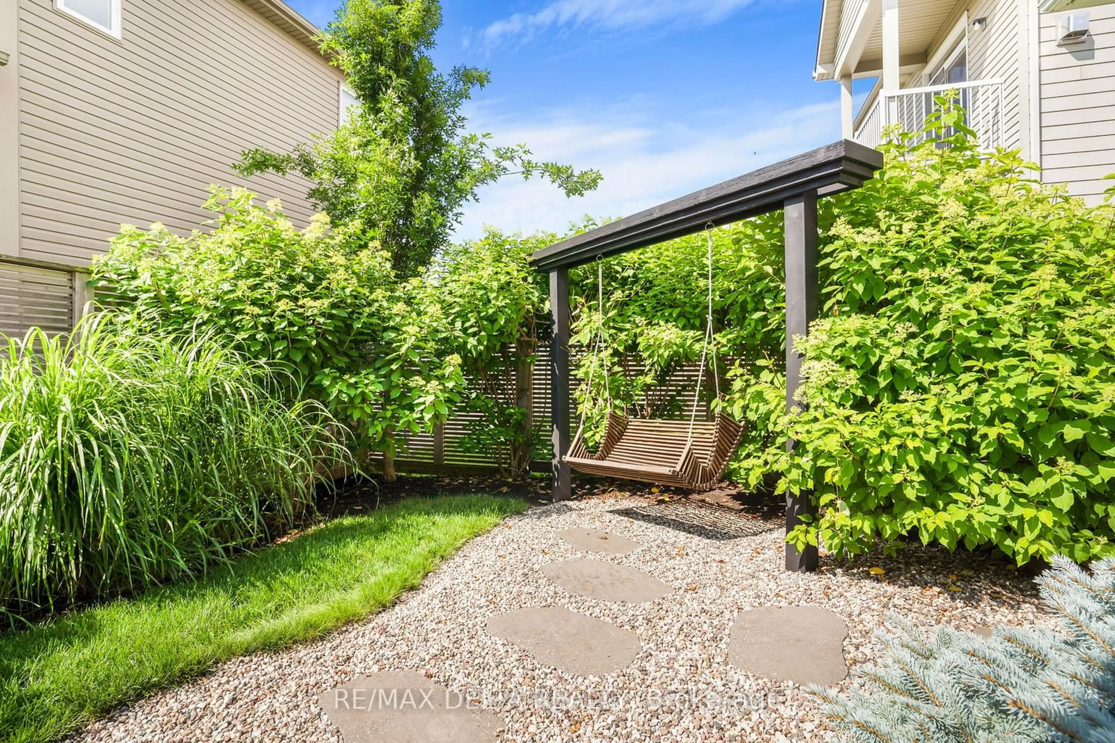 Patio, street for 2008 Plainhill Dr, Orleans - Cumberland and Area Ontario K4A 0E6