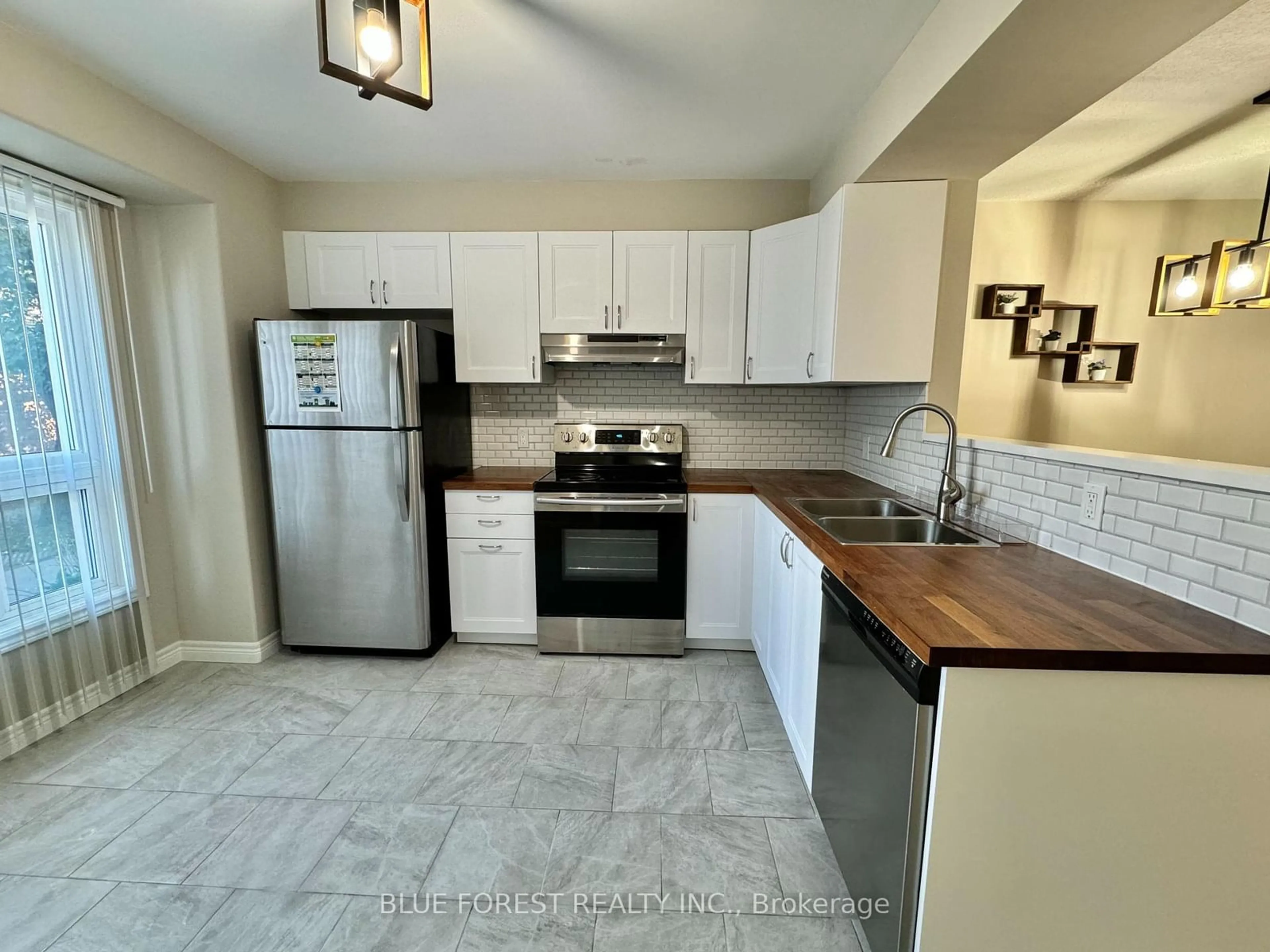 Open concept kitchen, ceramic/tile floor for 89 Highview Ave #12, London Ontario N6C 5V6