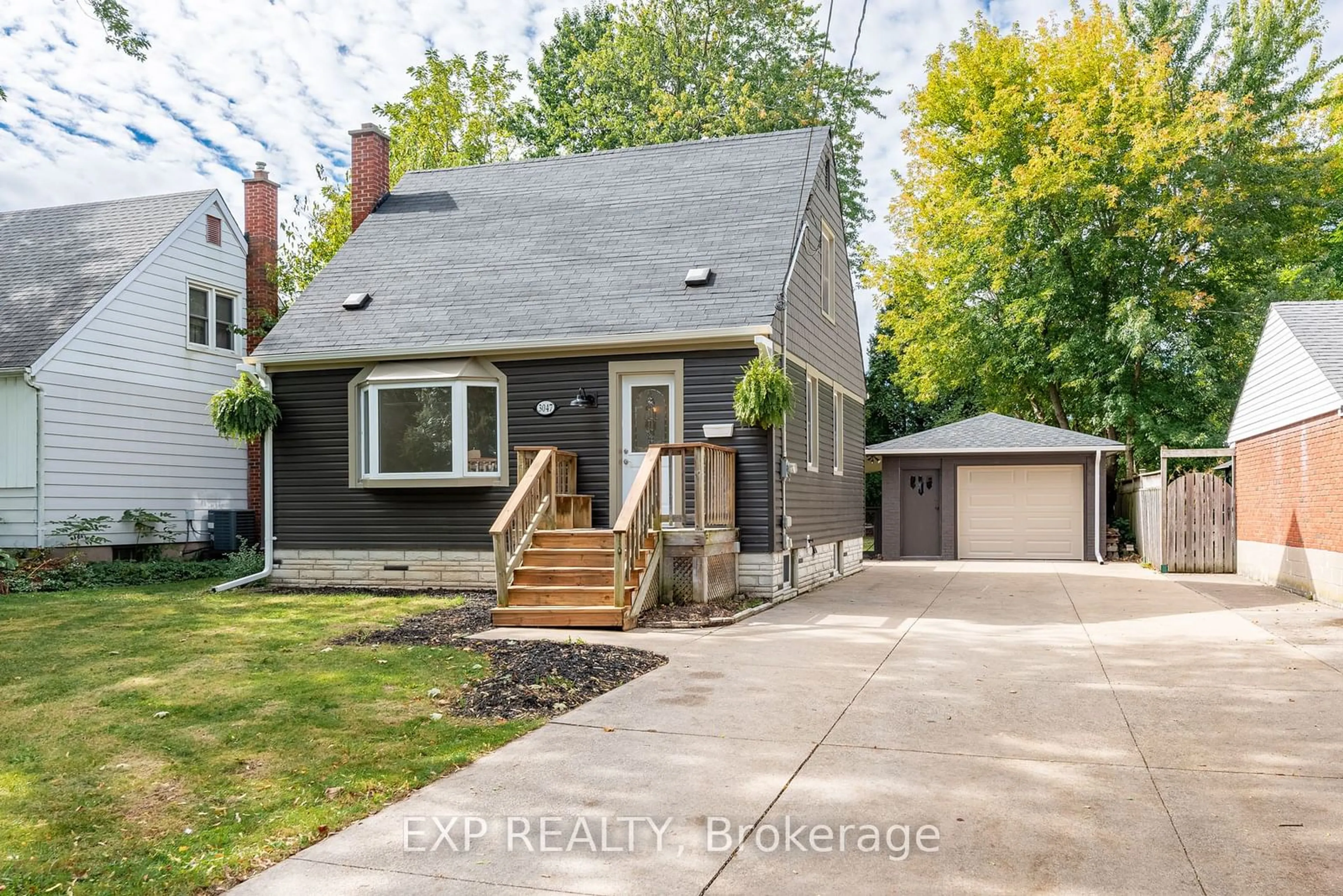 Home with brick exterior material, street for 3047 SAINT PATRICK Ave, Niagara Falls Ontario L2J 2M7