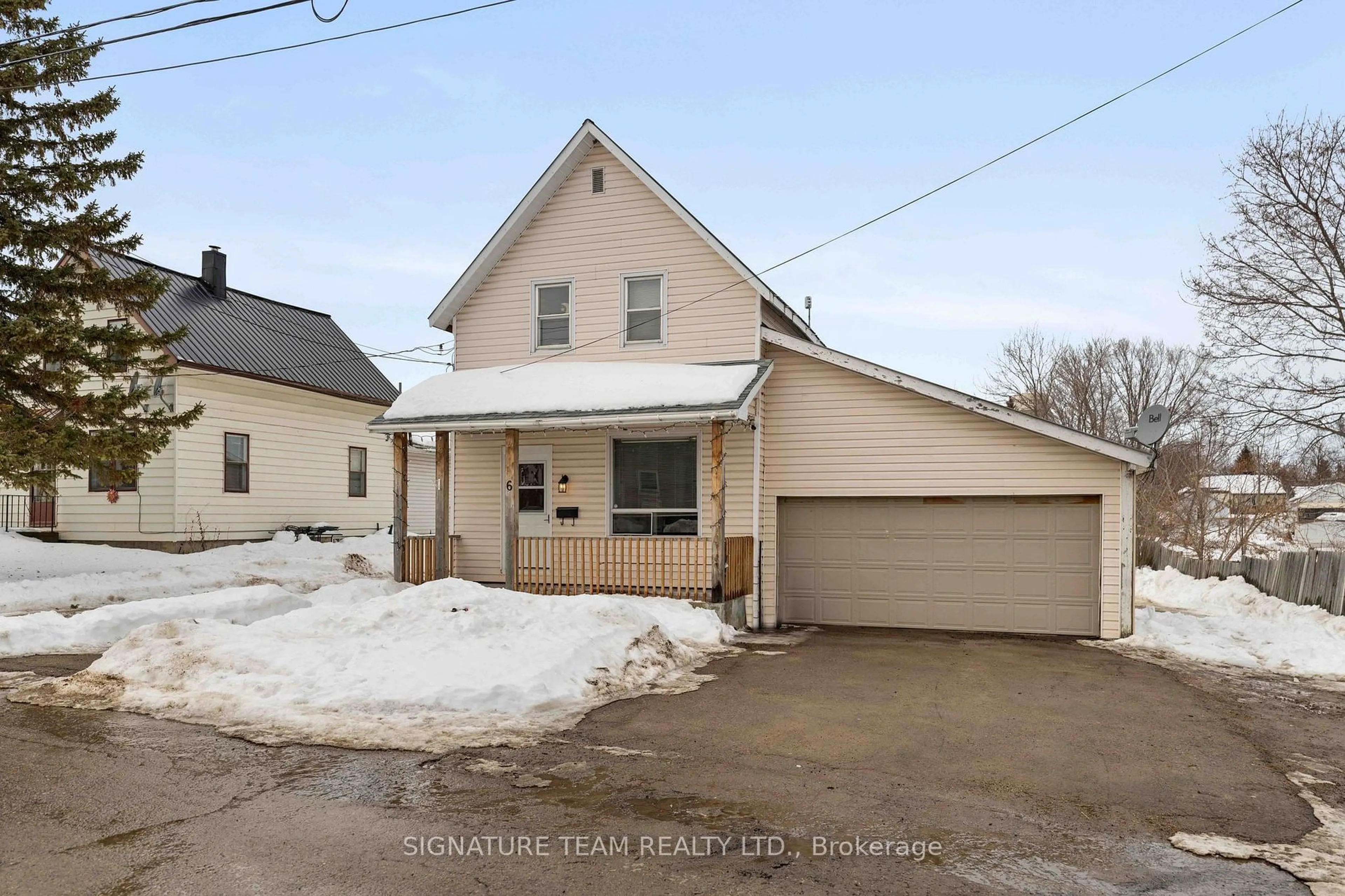 A pic from outside/outdoor area/front of a property/back of a property/a pic from drone, street for 6 Meadow St, Whitewater Region Ontario K0J 1K0