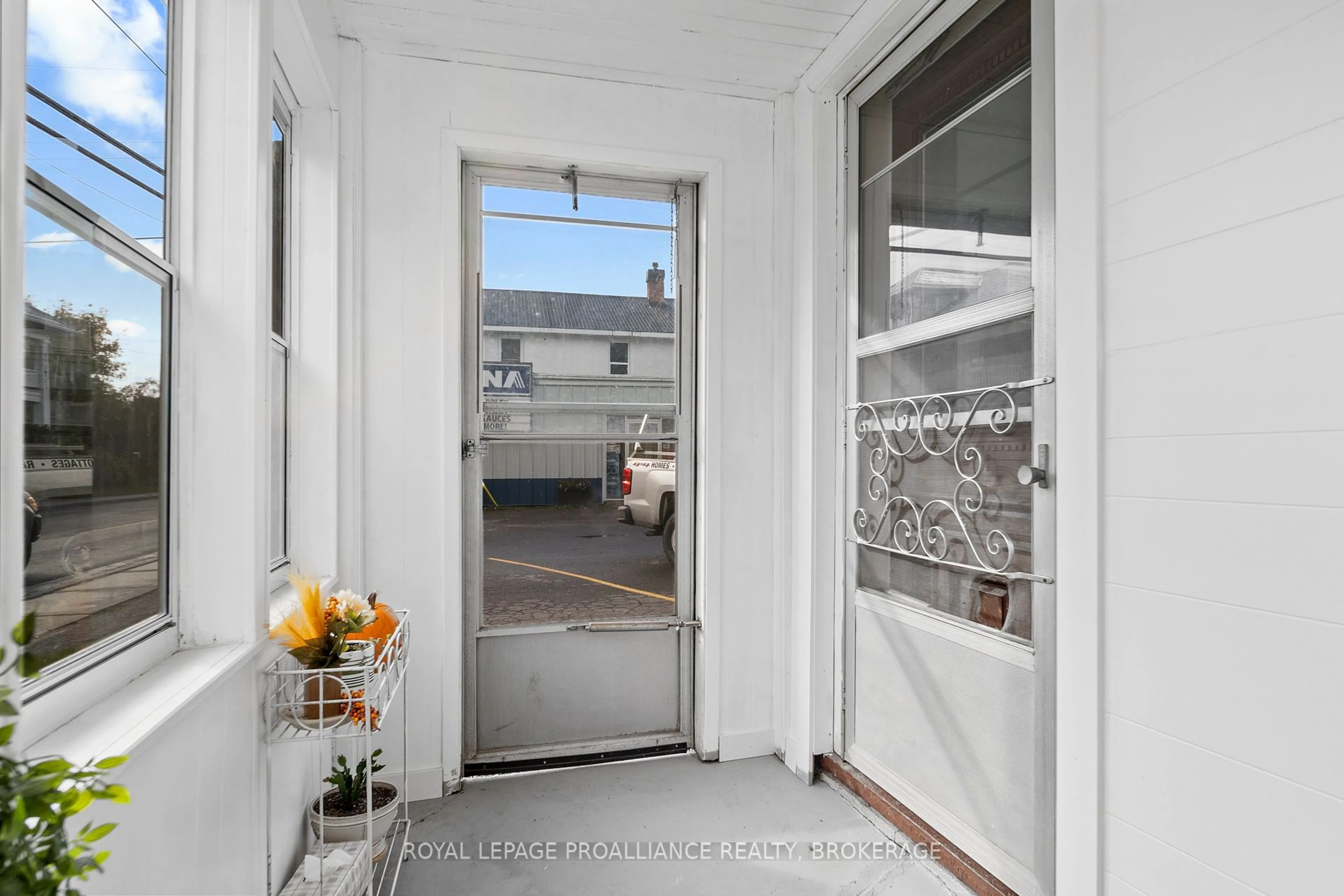 Indoor entryway for 6745 HIGHWAY 38, South Frontenac Ontario K0H 2W0