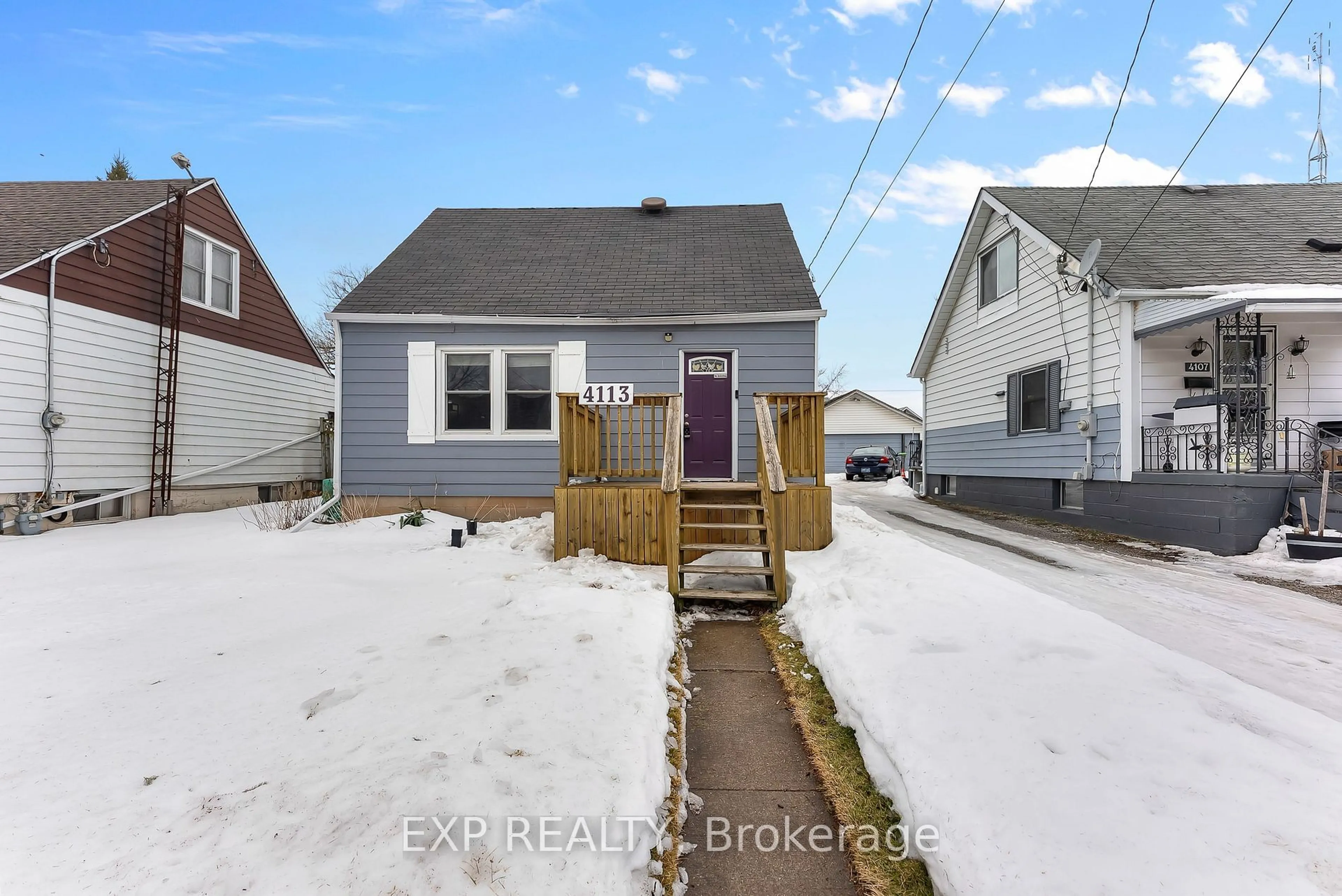 A pic from outside/outdoor area/front of a property/back of a property/a pic from drone, street for 4113 Martin Ave, Niagara Falls Ontario L2E 3K8