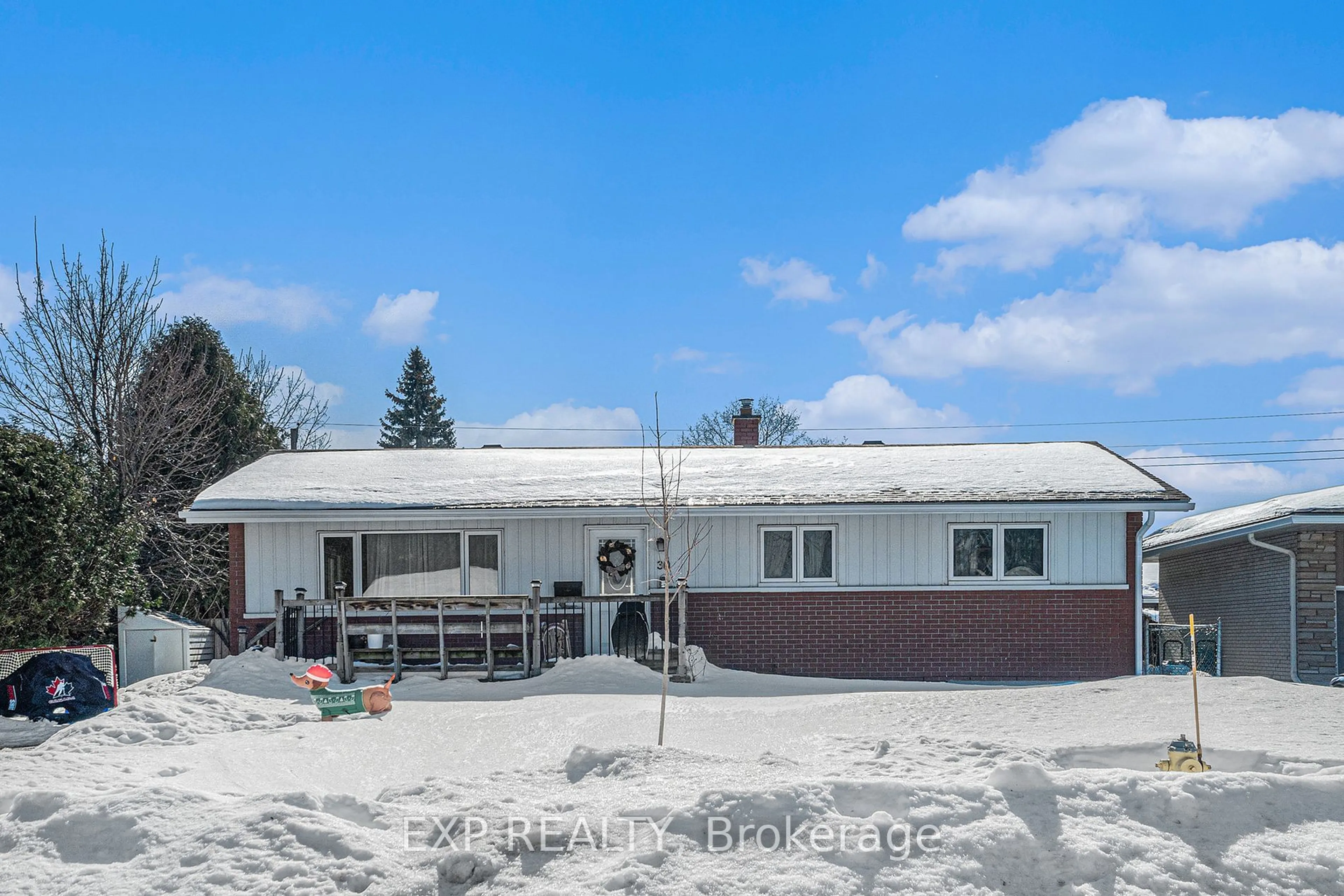 A pic from outside/outdoor area/front of a property/back of a property/a pic from drone, building for 30 Hillview Rd, Crystal Bay - Rocky Point - Bayshore Ontario K2H 5G5